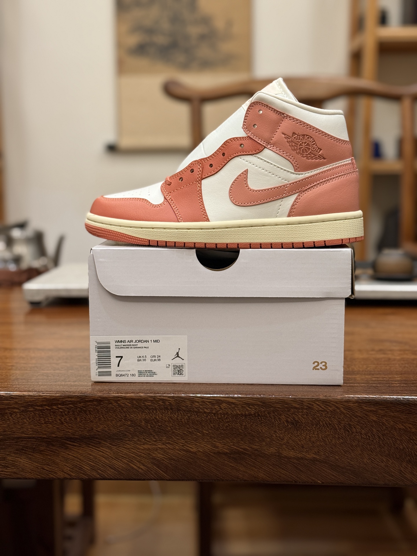 DT升级版 新货🚀 鞋头腰身变更加完美 顶级原版 公司级 平台货 AIR JORDAN 1 MID 白粉色 BQ6472-180 男女鞋 35.5 36 36.5 37.5 38 38.5 39 40 40.5 41 42 42.5 43 44 44.5 45 46