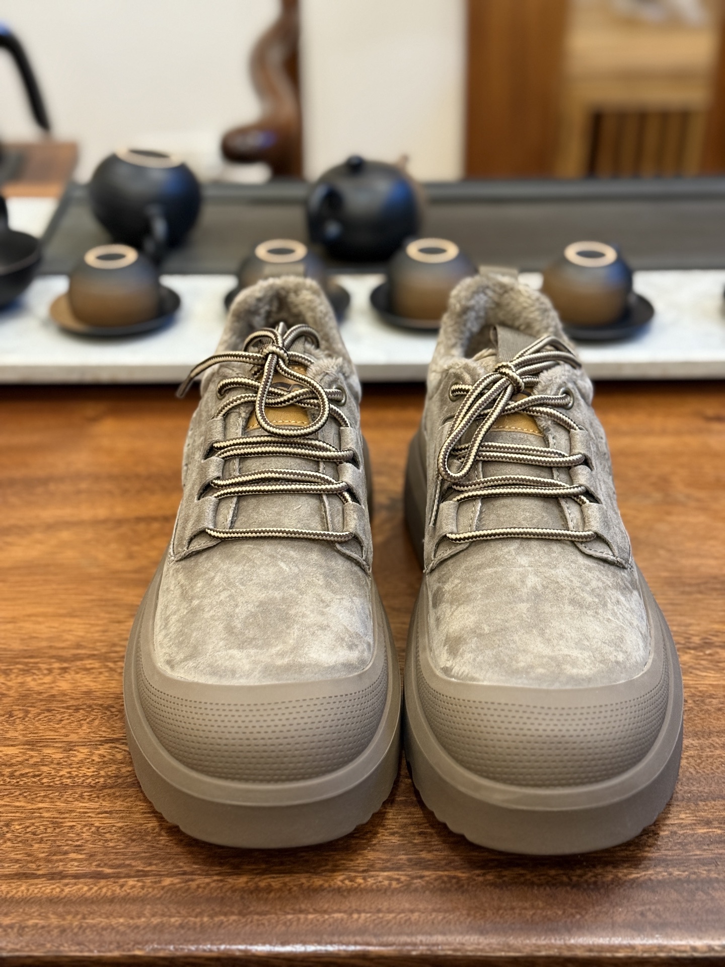 新货🚀#UGG秋冬新品(毛绒一体内里🔥保暖锁热)秋冬必备 户外男士休闲鞋雪地靴系列 广东大厂品质 秋冬新款 时尚潮流搭配 面料釆用意大利进口磨砂牛皮 全鞋真牛皮材料 大底到五金都是代工厂原材料制作 好货不杀猪 首单质量严格把控 全套官网统一包装 今年冬季防寒户外专用产品 日常随意搭配 型男必备‼美国轻奢品牌【UGG】Tasman Weather Hybrid 塔斯曼混合系列轻量休闲鞋尺码:39-44