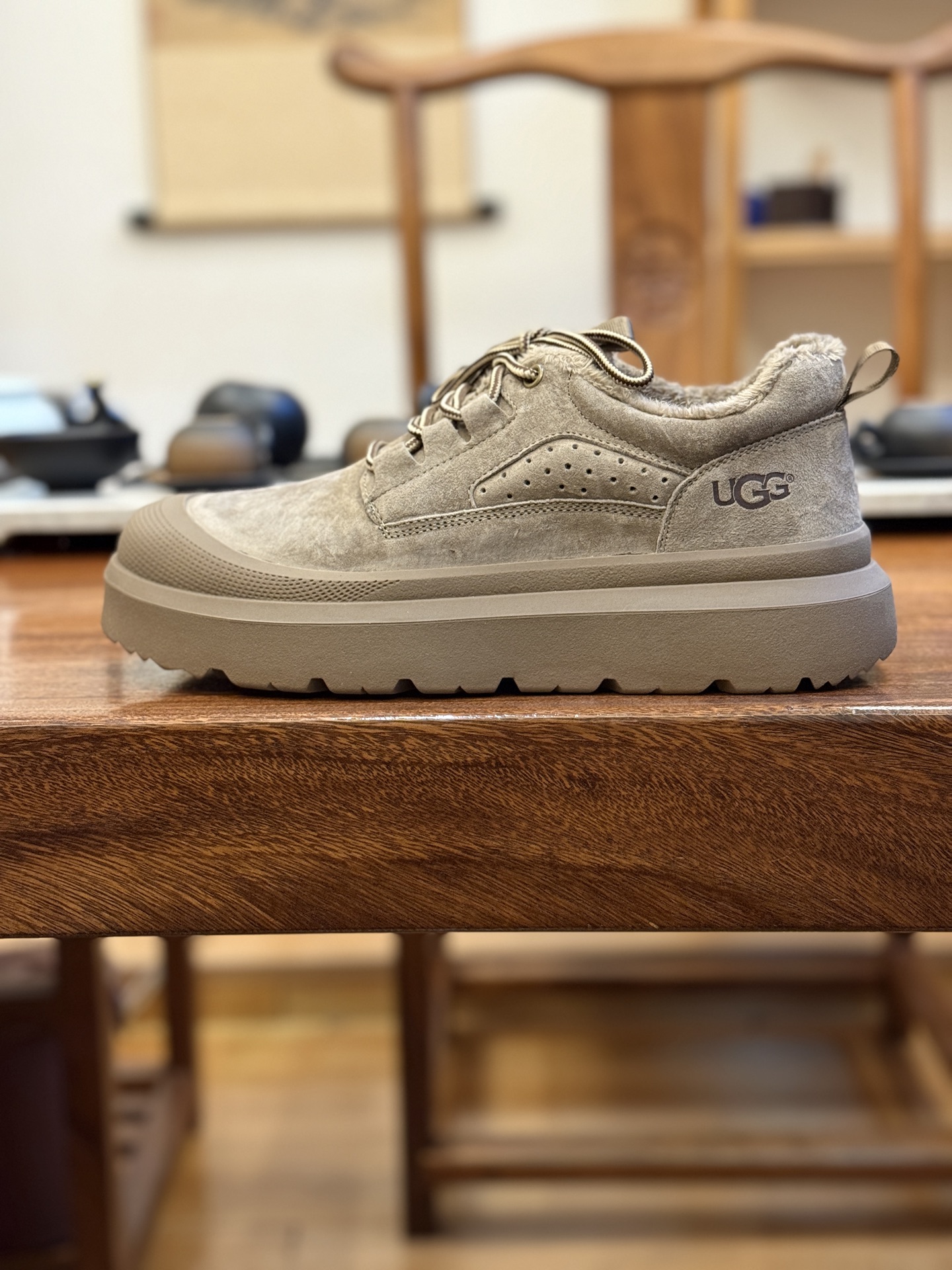 新货🚀#UGG秋冬新品(毛绒一体内里🔥保暖锁热)秋冬必备 户外男士休闲鞋雪地靴系列 广东大厂品质 秋冬新款 时尚潮流搭配 面料釆用意大利进口磨砂牛皮 全鞋真牛皮材料 大底到五金都是代工厂原材料制作 好货不杀猪 首单质量严格把控 全套官网统一包装 今年冬季防寒户外专用产品 日常随意搭配 型男必备‼美国轻奢品牌【UGG】Tasman Weather Hybrid 塔斯曼混合系列轻量休闲鞋尺码:39-44