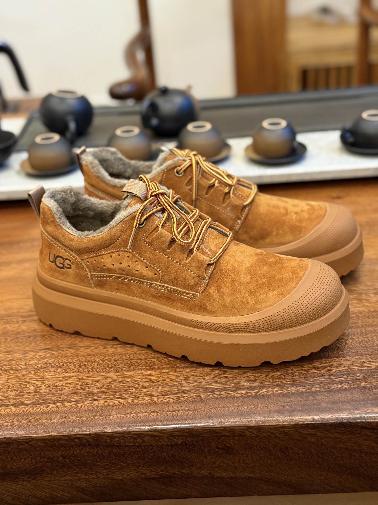 新货🚀#UGG秋冬新品(毛绒一体内里🔥保暖锁热)秋冬必备 户外男士休闲鞋雪地靴系列 广东大厂品质 秋冬新款 时尚潮流搭配 面料釆用意大利进口磨砂牛皮 全鞋真牛皮材料 大底到五金都是代工厂原材料制作 好货不杀猪 首单质量严格把控 全套官网统一包装 今年冬季防寒户外专用产品 日常随意搭配 型男必备‼美国轻奢品牌【UGG】Tasman Weather Hybrid 塔斯曼混合系列轻量休闲鞋尺码:39-44