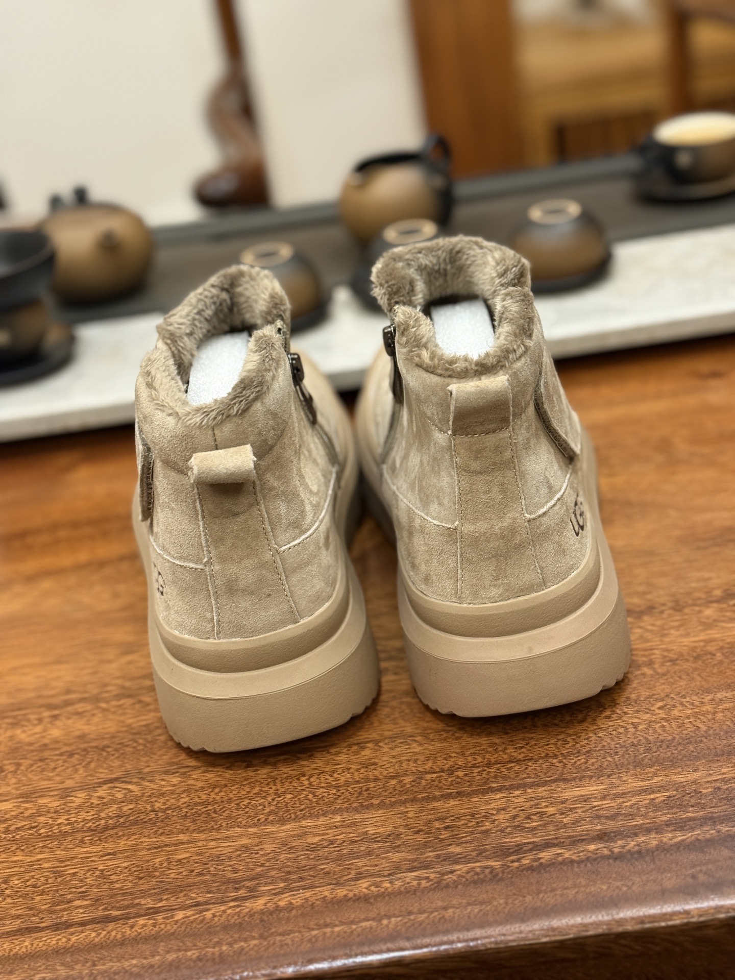 新货🚀#美国UGG秋冬新品(毛绒一体内里🔥保暖锁热)秋冬必备 户外男士高帮休闲马丁靴雪地靴系列 广东大厂品质 秋冬新款 时尚潮流搭配 面料釆用意大利进口磨砂牛皮 全鞋真牛皮材料 大底到五金都是代工厂原材料制作 好货不杀猪 首单质量严格把控 全套官网统一包装 今年冬季防寒户外专用产品 日常随意搭配 型男必备‼美国轻奢品牌【UGG】Tasman Weather Hybrid 塔斯曼混合系列轻量休闲鞋尺码:38-44