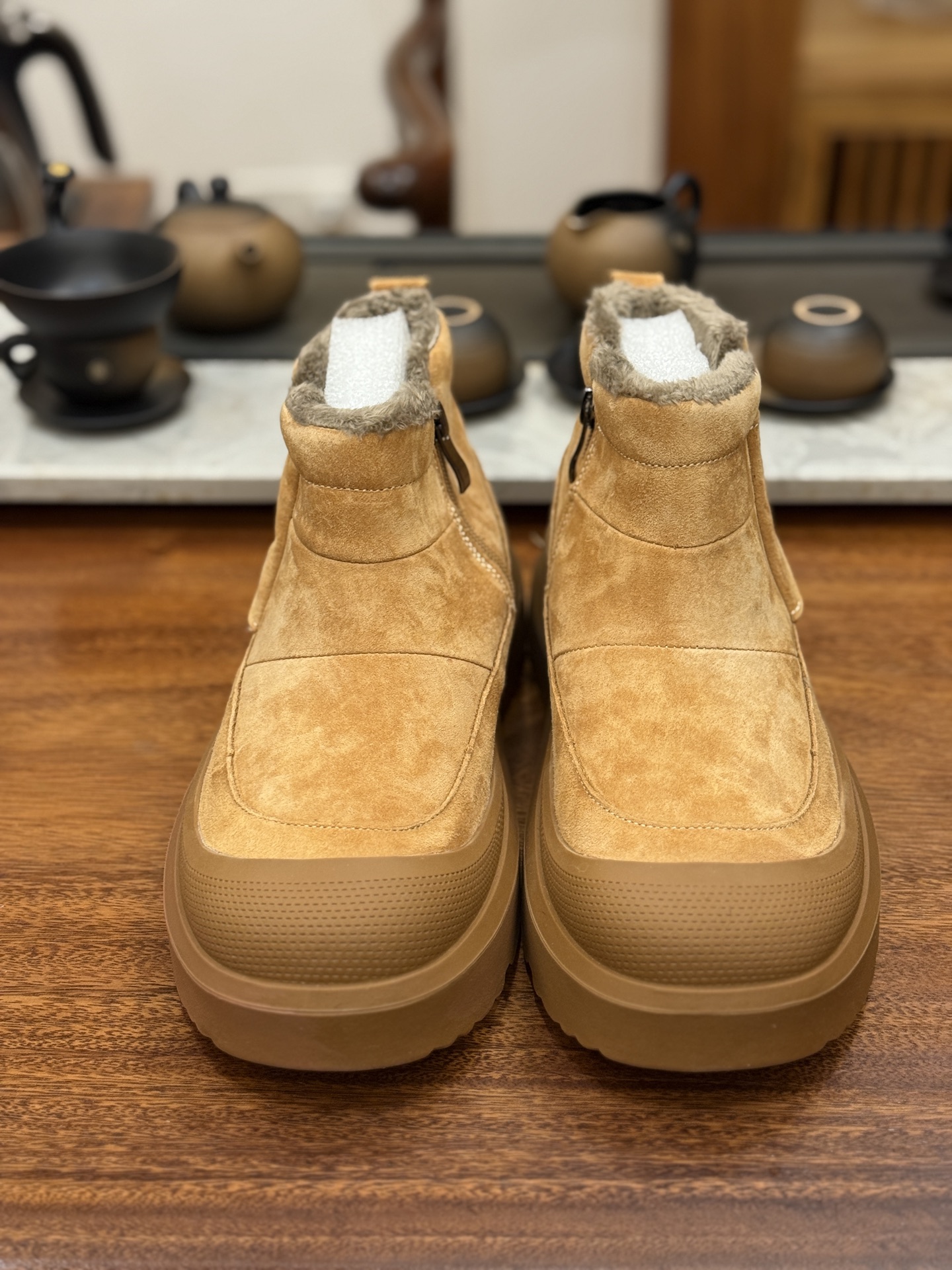 新货🚀#美国UGG秋冬新品(毛绒一体内里🔥保暖锁热)秋冬必备 户外男士高帮休闲马丁靴雪地靴系列 广东大厂品质 秋冬新款 时尚潮流搭配 面料釆用意大利进口磨砂牛皮 全鞋真牛皮材料 大底到五金都是代工厂原材料制作 好货不杀猪 首单质量严格把控 全套官网统一包装 今年冬季防寒户外专用产品 日常随意搭配 型男必备‼美国轻奢品牌【UGG】Tasman Weather Hybrid 塔斯曼混合系列轻量休闲鞋尺码:38-44