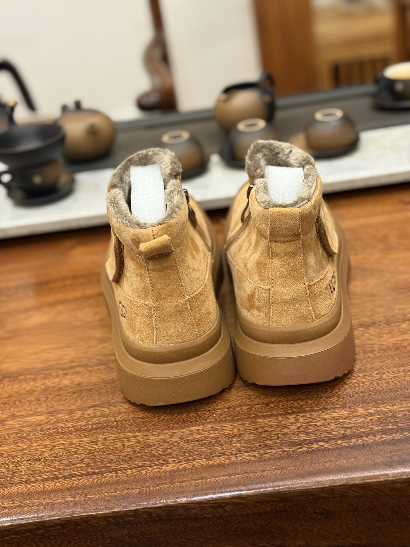 新货🚀#美国UGG秋冬新品(毛绒一体内里🔥保暖锁热)秋冬必备 户外男士高帮休闲马丁靴雪地靴系列 广东大厂品质 秋冬新款 时尚潮流搭配 面料釆用意大利进口磨砂牛皮 全鞋真牛皮材料 大底到五金都是代工厂原材料制作 好货不杀猪 首单质量严格把控 全套官网统一包装 今年冬季防寒户外专用产品 日常随意搭配 型男必备‼美国轻奢品牌【UGG】Tasman Weather Hybrid 塔斯曼混合系列轻量休闲鞋尺码:38-44