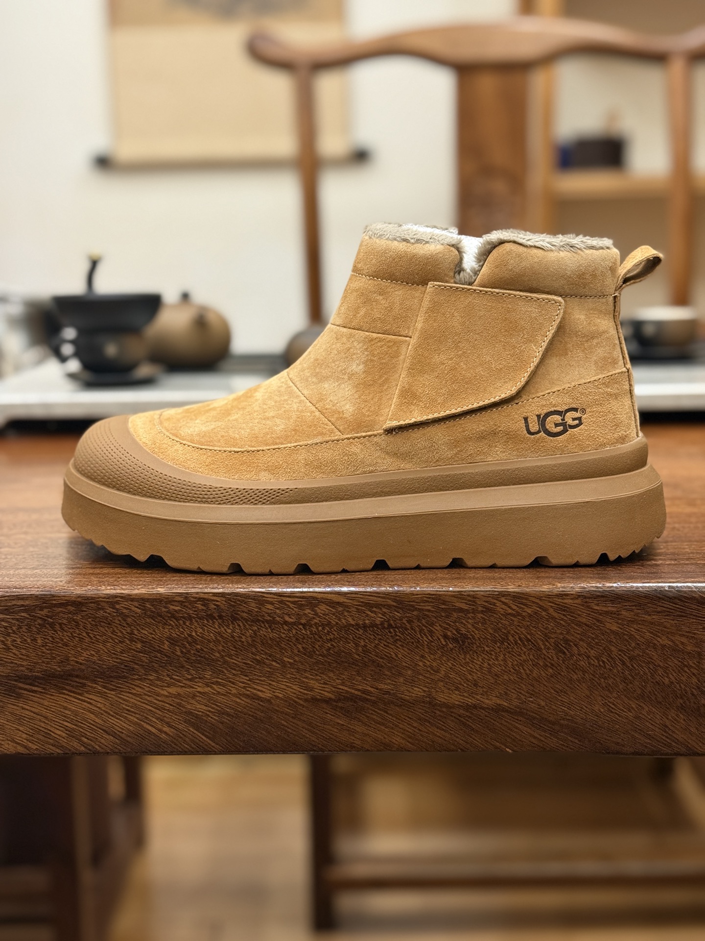 新货🚀#美国UGG秋冬新品(毛绒一体内里🔥保暖锁热)秋冬必备 户外男士高帮休闲马丁靴雪地靴系列 广东大厂品质 秋冬新款 时尚潮流搭配 面料釆用意大利进口磨砂牛皮 全鞋真牛皮材料 大底到五金都是代工厂原材料制作 好货不杀猪 首单质量严格把控 全套官网统一包装 今年冬季防寒户外专用产品 日常随意搭配 型男必备‼美国轻奢品牌【UGG】Tasman Weather Hybrid 塔斯曼混合系列轻量休闲鞋尺码:38-44