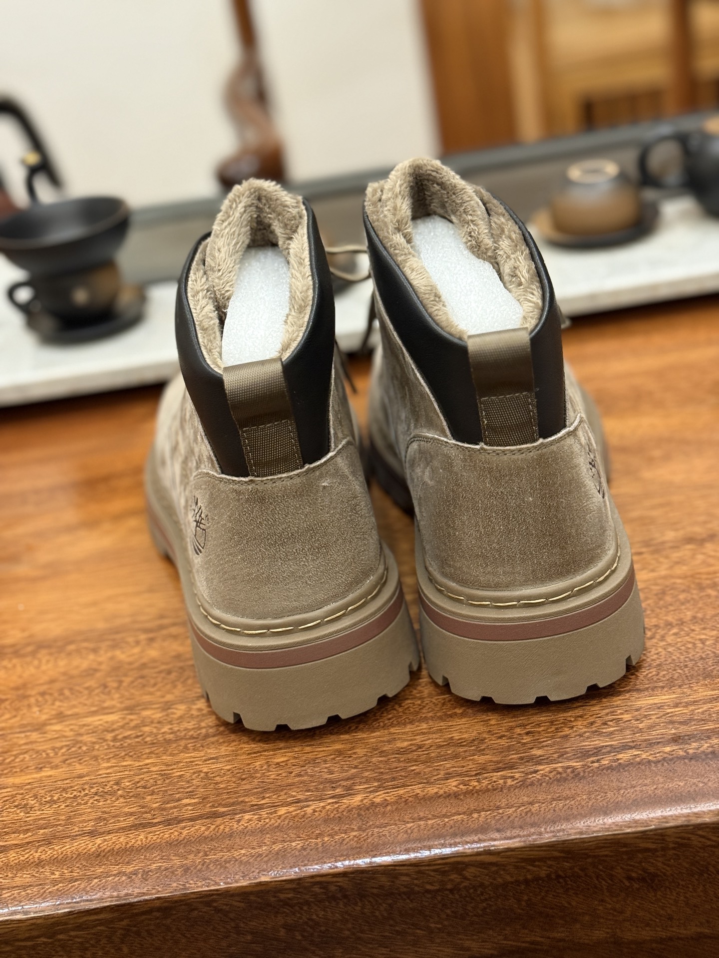 新货🚀#Timberland添柏岚/天伯伦秋冬新品(毛绒内里🔥保暖锁热)秋冬必备户外休闲大黄靴系列
#广东大厂品质 原盒原包装 时尚潮流搭配 面料采用意大利🇮🇹顶级磨砂细纹牛皮 搭配防臭防腐真皮乳胶鞋垫 大底到五金都是代工厂原材料制作 同原版固特异永不开胶工艺 好货不杀猪 首单质量严格把控 全网独家首发 品质毋庸置疑 全套官网统一包装 给您完美的穿着体验 质量考究耐穿 型男必备 专治不帅 高品质脚感一流 今年冬季防寒户外专用 日常随意搭配
尺码:38 39 40 41 42 43 44(皮鞋码)