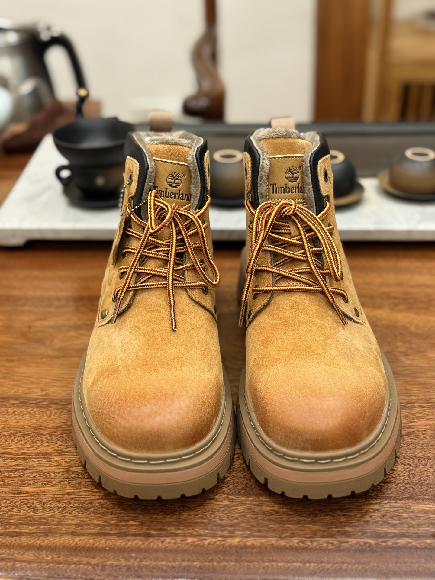 新货🚀#Timberland添柏岚/天伯伦秋冬新品(毛绒内里🔥保暖锁热)秋冬必备户外休闲大黄靴系列
#广东大厂品质 原盒原包装 时尚潮流搭配 面料采用意大利🇮🇹顶级磨砂细纹牛皮 搭配防臭防腐真皮乳胶鞋垫 大底到五金都是代工厂原材料制作 同原版固特异永不开胶工艺 好货不杀猪 首单质量严格把控 全网独家首发 品质毋庸置疑 全套官网统一包装 给您完美的穿着体验 质量考究耐穿 型男必备 专治不帅 高品质脚感一流 今年冬季防寒户外专用 日常随意搭配
尺码:38 39 40 41 42 43 44(皮鞋码)