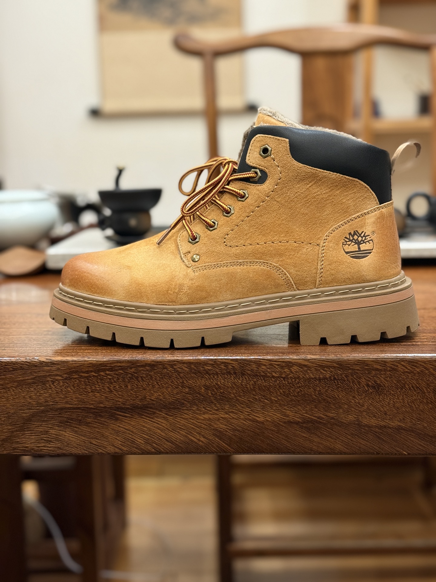 新货🚀#Timberland添柏岚/天伯伦秋冬新品(毛绒内里🔥保暖锁热)秋冬必备户外休闲大黄靴系列
#广东大厂品质 原盒原包装 时尚潮流搭配 面料采用意大利🇮🇹顶级磨砂细纹牛皮 搭配防臭防腐真皮乳胶鞋垫 大底到五金都是代工厂原材料制作 同原版固特异永不开胶工艺 好货不杀猪 首单质量严格把控 全网独家首发 品质毋庸置疑 全套官网统一包装 给您完美的穿着体验 质量考究耐穿 型男必备 专治不帅 高品质脚感一流 今年冬季防寒户外专用 日常随意搭配
尺码:38 39 40 41 42 43 44(皮鞋码)