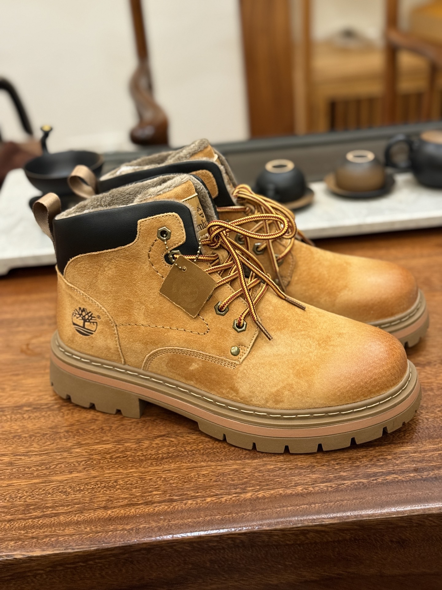 新货🚀#Timberland添柏岚/天伯伦秋冬新品(毛绒内里🔥保暖锁热)秋冬必备户外休闲大黄靴系列
#广东大厂品质 原盒原包装 时尚潮流搭配 面料采用意大利🇮🇹顶级磨砂细纹牛皮 搭配防臭防腐真皮乳胶鞋垫 大底到五金都是代工厂原材料制作 同原版固特异永不开胶工艺 好货不杀猪 首单质量严格把控 全网独家首发 品质毋庸置疑 全套官网统一包装 给您完美的穿着体验 质量考究耐穿 型男必备 专治不帅 高品质脚感一流 今年冬季防寒户外专用 日常随意搭配
尺码:38 39 40 41 42 43 44(皮鞋码)