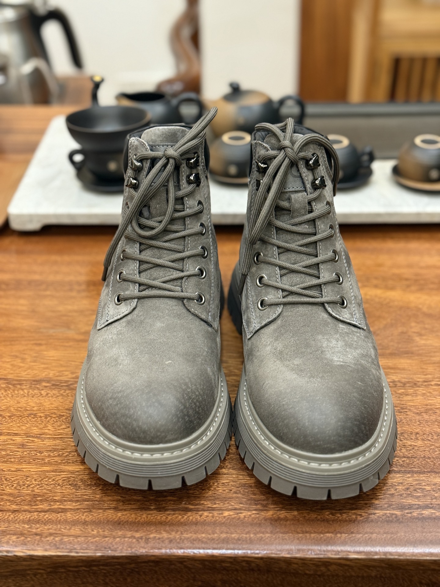 新货🚀UGG 秋冬新品(毛绒一体内里 保暖锁热🔥)秋冬必备 户外中帮休闲马丁靴雪地靴系列
#广东大厂品质 秋冬新款 时尚潮流搭配 面料釆用意大利进口磨砂牛皮 全鞋真牛皮材料 大底到五金都是代工厂原材料制作 好货不杀猪 首单质量严格把控 全套官网统一包装 今年冬季防寒户外专用产品 日常随意搭配 型男必备‼美国轻奢品牌【UGG】Tasman Weather Hybrid 塔斯曼混合系列中帮轻量休闲马丁靴尺码:38 39 40 41 42 43 44