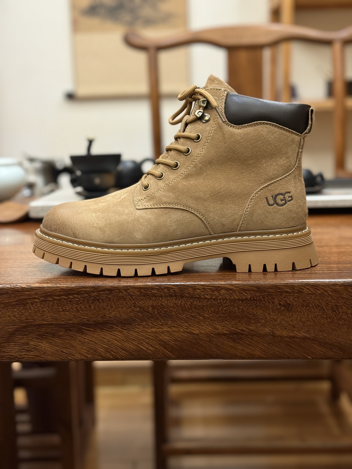 新货🚀UGG 秋冬新品(毛绒一体内里 保暖锁热🔥)秋冬必备 户外中帮休闲马丁靴雪地靴系列
#广东大厂品质 秋冬新款 时尚潮流搭配 面料釆用意大利进口磨砂牛皮 全鞋真牛皮材料 大底到五金都是代工厂原材料制作 好货不杀猪 首单质量严格把控 全套官网统一包装 今年冬季防寒户外专用产品 日常随意搭配 型男必备‼美国轻奢品牌【UGG】Tasman Weather Hybrid 塔斯曼混合系列中帮轻量休闲马丁靴尺码:38 39 40 41 42 43 44