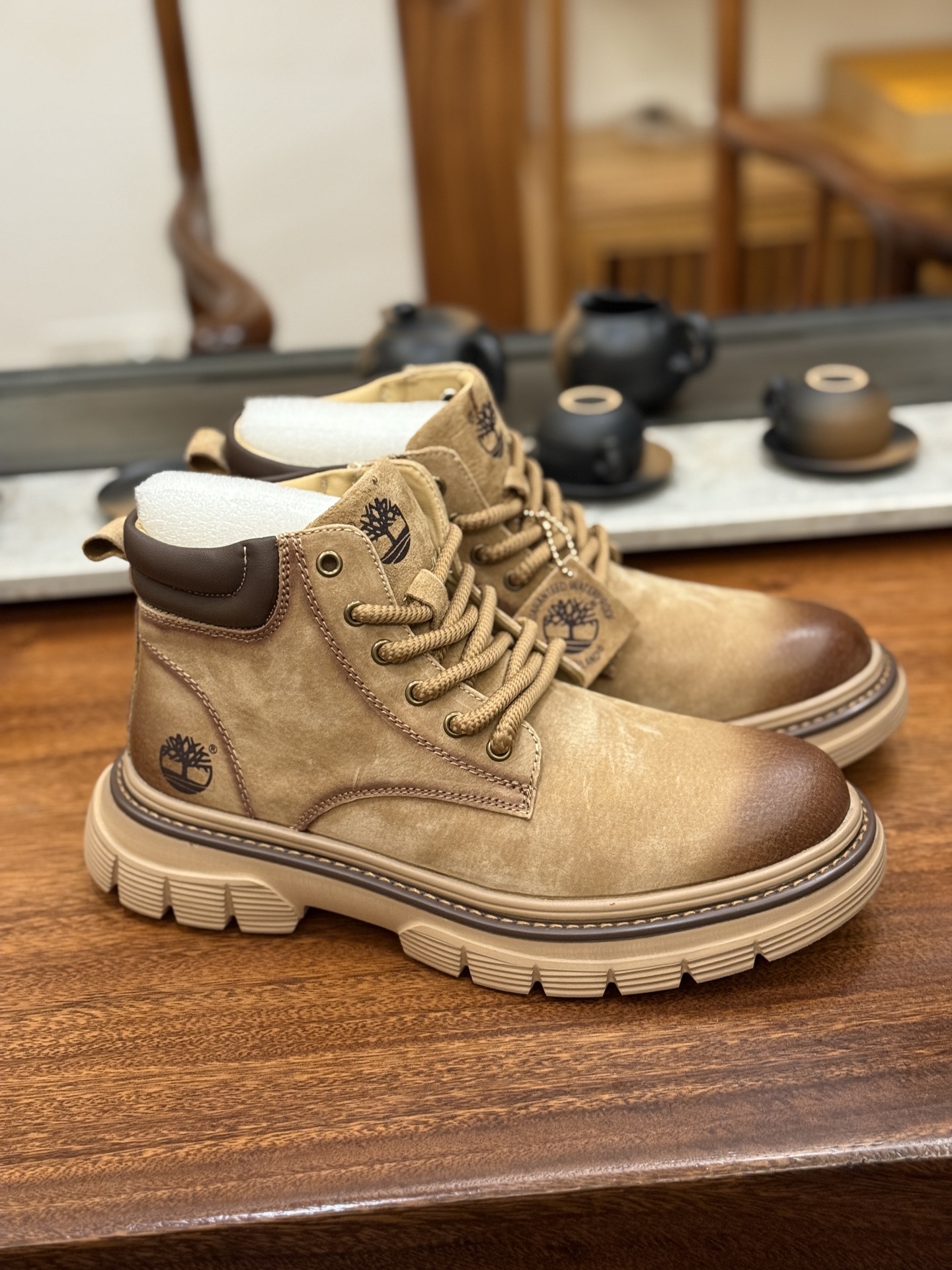 新货🚀#Timberland添柏岚/天伯伦 秋冬新品(毛绒内里🔥保暖锁热)秋冬必备户外休闲大黄靴系列#广东大厂品质 原盒原包装 时尚潮流搭配 面料采用意大利🇮🇹顶级磨砂细纹牛皮 轻质大底 搭配防臭防腐真皮乳胶鞋垫 大底到五金都是代工厂原材料制作 同原版固特异永不开胶工艺 好货不杀猪 首单质量严格把控 全网独家首发 品质毋庸置疑 全套官网统一包装 给您完美的穿着体验 质量考究耐穿 型男必备 专治不帅 高品质脚感一流 今年冬季防寒户外专用 日常随意搭配
尺码:38-44(皮鞋码)