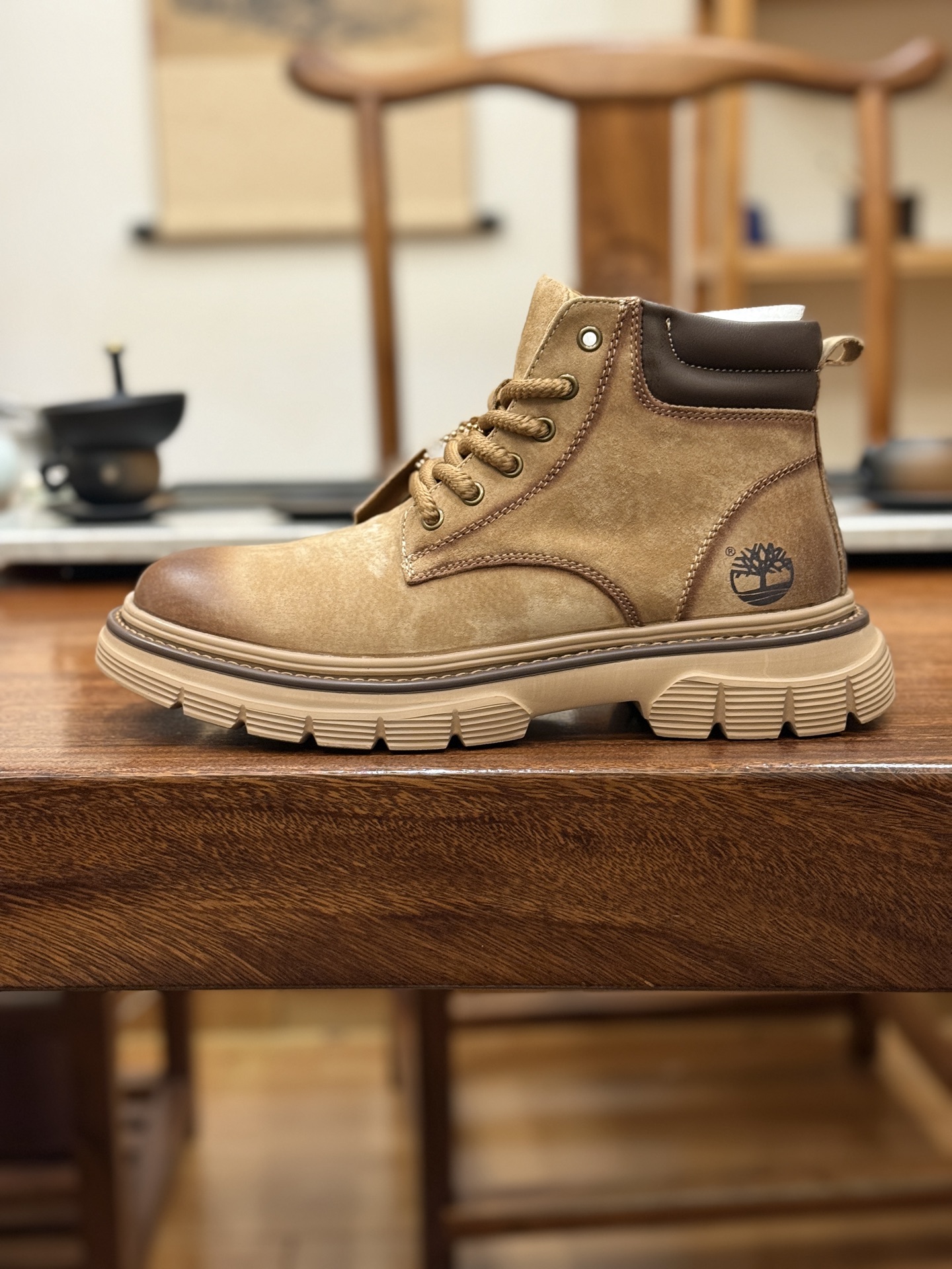 新货🚀#Timberland添柏岚/天伯伦 秋冬新品(毛绒内里🔥保暖锁热)秋冬必备户外休闲大黄靴系列#广东大厂品质 原盒原包装 时尚潮流搭配 面料采用意大利🇮🇹顶级磨砂细纹牛皮 轻质大底 搭配防臭防腐真皮乳胶鞋垫 大底到五金都是代工厂原材料制作 同原版固特异永不开胶工艺 好货不杀猪 首单质量严格把控 全网独家首发 品质毋庸置疑 全套官网统一包装 给您完美的穿着体验 质量考究耐穿 型男必备 专治不帅 高品质脚感一流 今年冬季防寒户外专用 日常随意搭配
尺码:38-44(皮鞋码)