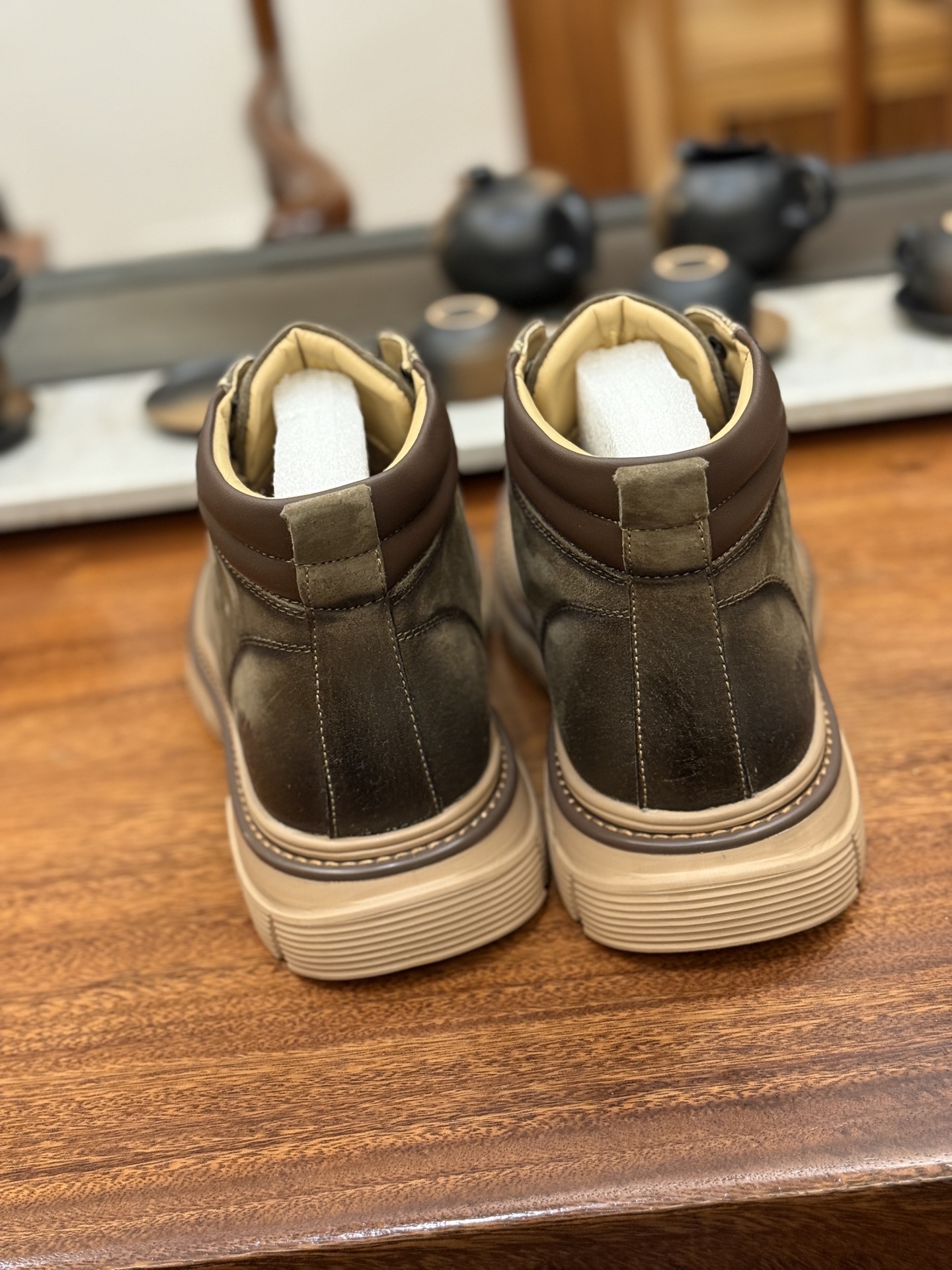 新货🚀#Timberland添柏岚/天伯伦 秋冬新品(毛绒内里🔥保暖锁热)秋冬必备户外休闲大黄靴系列#广东大厂品质 原盒原包装 时尚潮流搭配 面料采用意大利🇮🇹顶级磨砂细纹牛皮 轻质大底 搭配防臭防腐真皮乳胶鞋垫 大底到五金都是代工厂原材料制作 同原版固特异永不开胶工艺 好货不杀猪 首单质量严格把控 全网独家首发 品质毋庸置疑 全套官网统一包装 给您完美的穿着体验 质量考究耐穿 型男必备 专治不帅 高品质脚感一流 今年冬季防寒户外专用 日常随意搭配
尺码:38-44(皮鞋码)