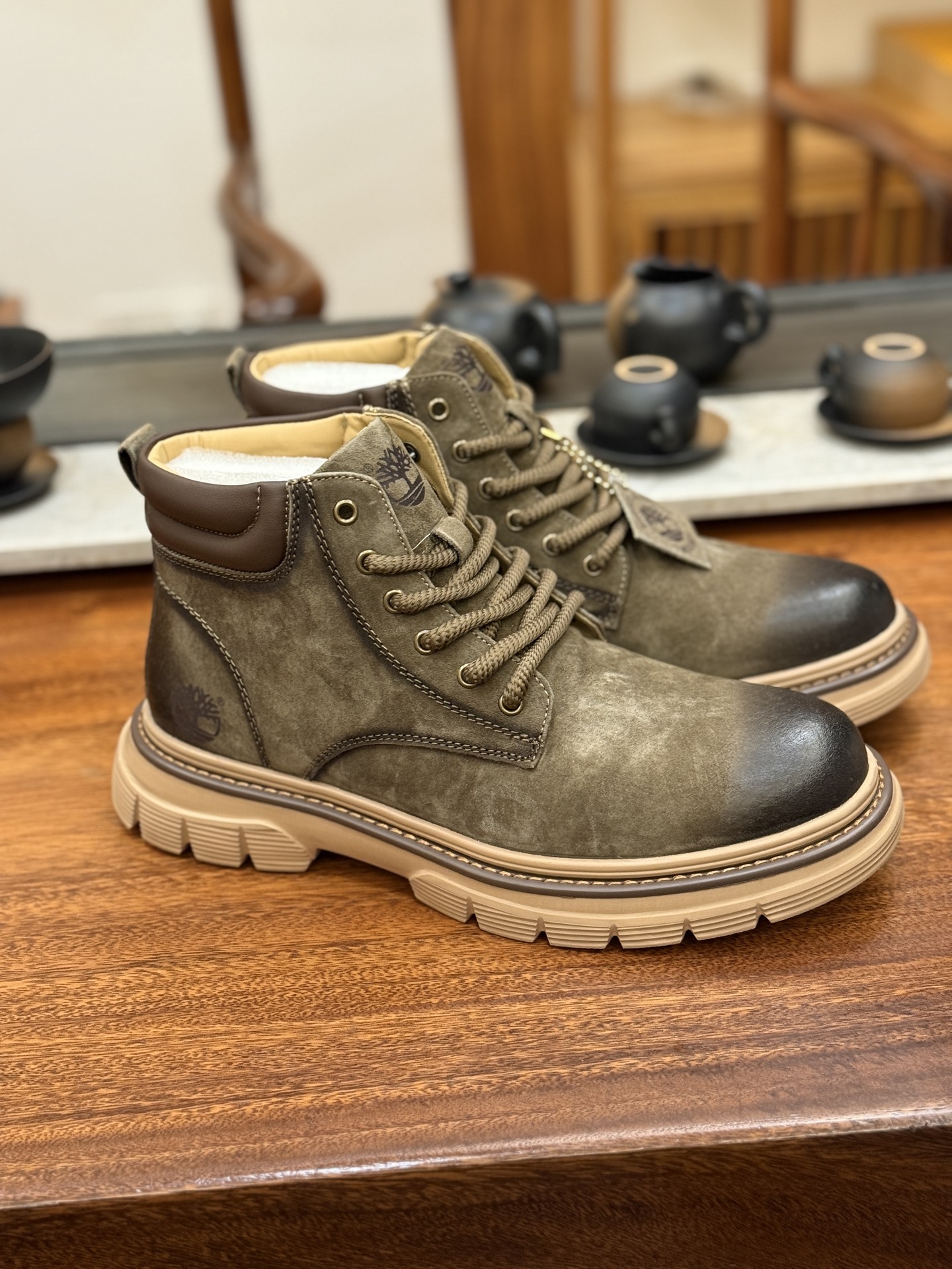 新货🚀#Timberland添柏岚/天伯伦 秋冬新品(毛绒内里🔥保暖锁热)秋冬必备户外休闲大黄靴系列#广东大厂品质 原盒原包装 时尚潮流搭配 面料采用意大利🇮🇹顶级磨砂细纹牛皮 轻质大底 搭配防臭防腐真皮乳胶鞋垫 大底到五金都是代工厂原材料制作 同原版固特异永不开胶工艺 好货不杀猪 首单质量严格把控 全网独家首发 品质毋庸置疑 全套官网统一包装 给您完美的穿着体验 质量考究耐穿 型男必备 专治不帅 高品质脚感一流 今年冬季防寒户外专用 日常随意搭配
尺码:38-44(皮鞋码)