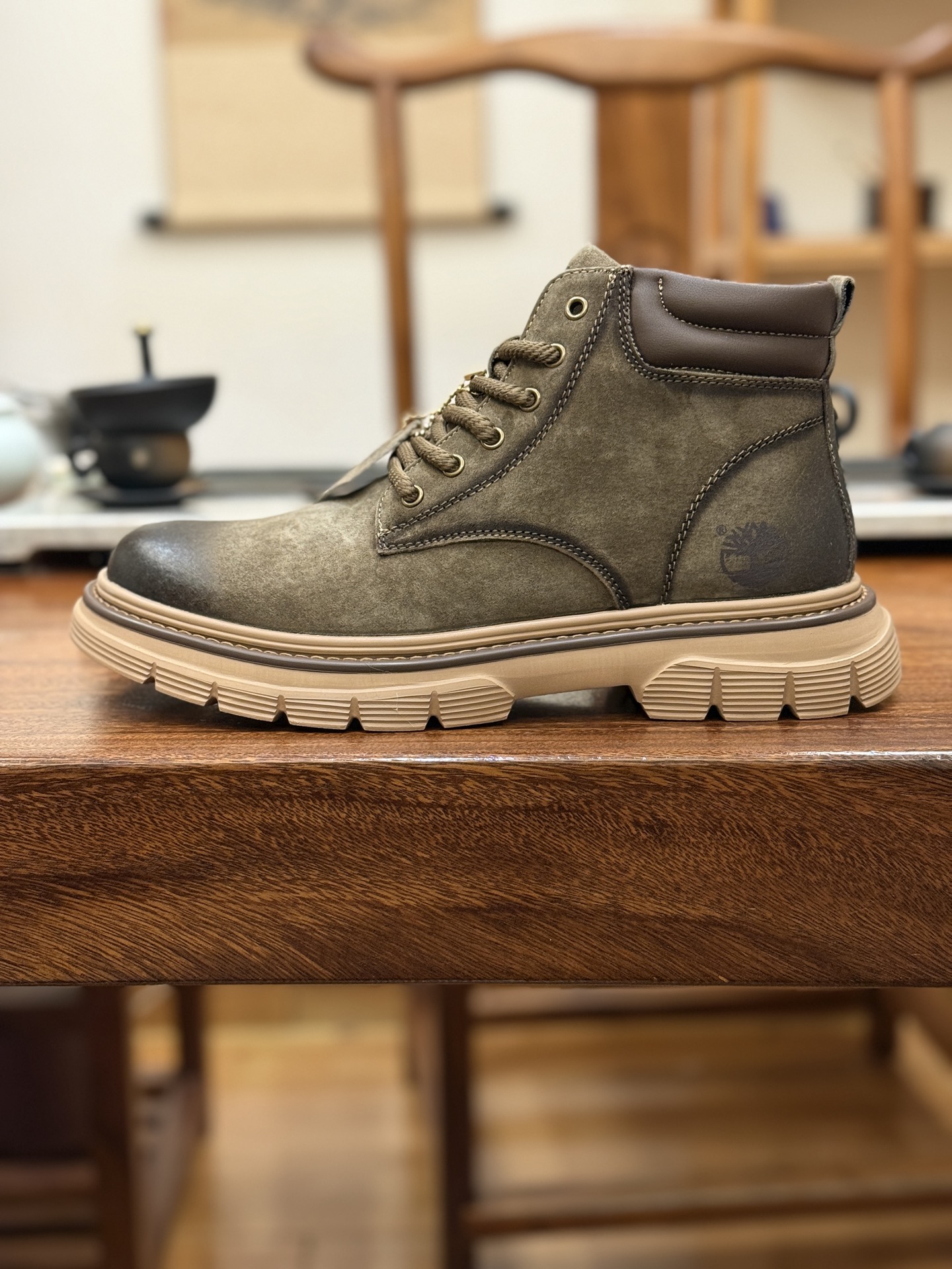 新货🚀#Timberland添柏岚/天伯伦 秋冬新品(毛绒内里🔥保暖锁热)秋冬必备户外休闲大黄靴系列#广东大厂品质 原盒原包装 时尚潮流搭配 面料采用意大利🇮🇹顶级磨砂细纹牛皮 轻质大底 搭配防臭防腐真皮乳胶鞋垫 大底到五金都是代工厂原材料制作 同原版固特异永不开胶工艺 好货不杀猪 首单质量严格把控 全网独家首发 品质毋庸置疑 全套官网统一包装 给您完美的穿着体验 质量考究耐穿 型男必备 专治不帅 高品质脚感一流 今年冬季防寒户外专用 日常随意搭配
尺码:38-44(皮鞋码)