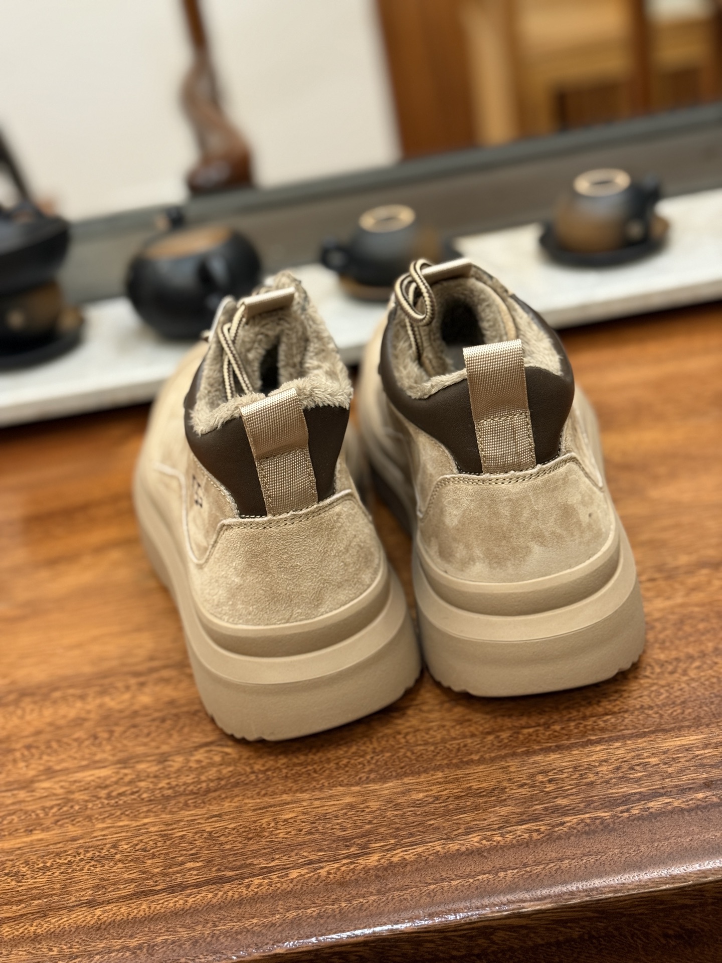 新货🚀#UGG秋冬新品(毛绒一体内里🔥保暖锁热)秋冬必备 户外中帮男士休闲鞋雪地靴马丁靴系列 广东大厂品质 秋冬新款 时尚潮流搭配 面料釆用意大利进口磨砂牛皮 全鞋真牛皮材料 大底到五金都是代工厂原材料制作 好货不杀猪 首单质量严格把控 全套官网统一包装 今年冬季防寒户外专用产品 日常随意搭配 型男必备‼美国轻奢品牌【UGG】Tasman Weather Hybrid 塔斯曼混合系列轻量休闲鞋尺码:39-44