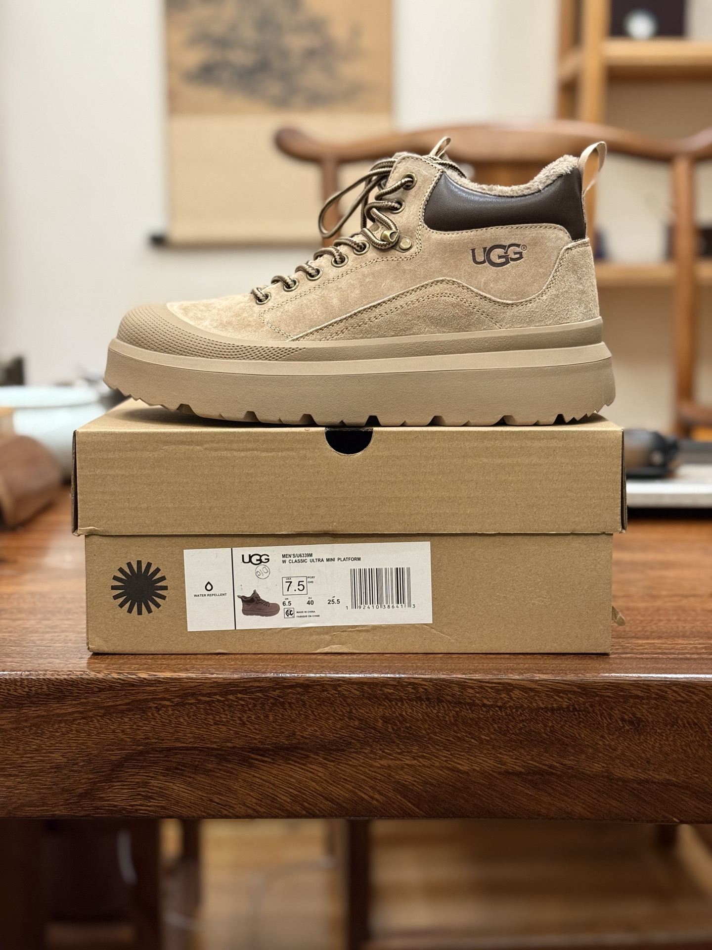 新货🚀#UGG秋冬新品(毛绒一体内里🔥保暖锁热)秋冬必备 户外中帮男士休闲鞋雪地靴马丁靴系列 广东大厂品质 秋冬新款 时尚潮流搭配 面料釆用意大利进口磨砂牛皮 全鞋真牛皮材料 大底到五金都是代工厂原材料制作 好货不杀猪 首单质量严格把控 全套官网统一包装 今年冬季防寒户外专用产品 日常随意搭配 型男必备‼美国轻奢品牌【UGG】Tasman Weather Hybrid 塔斯曼混合系列轻量休闲鞋尺码:39-44