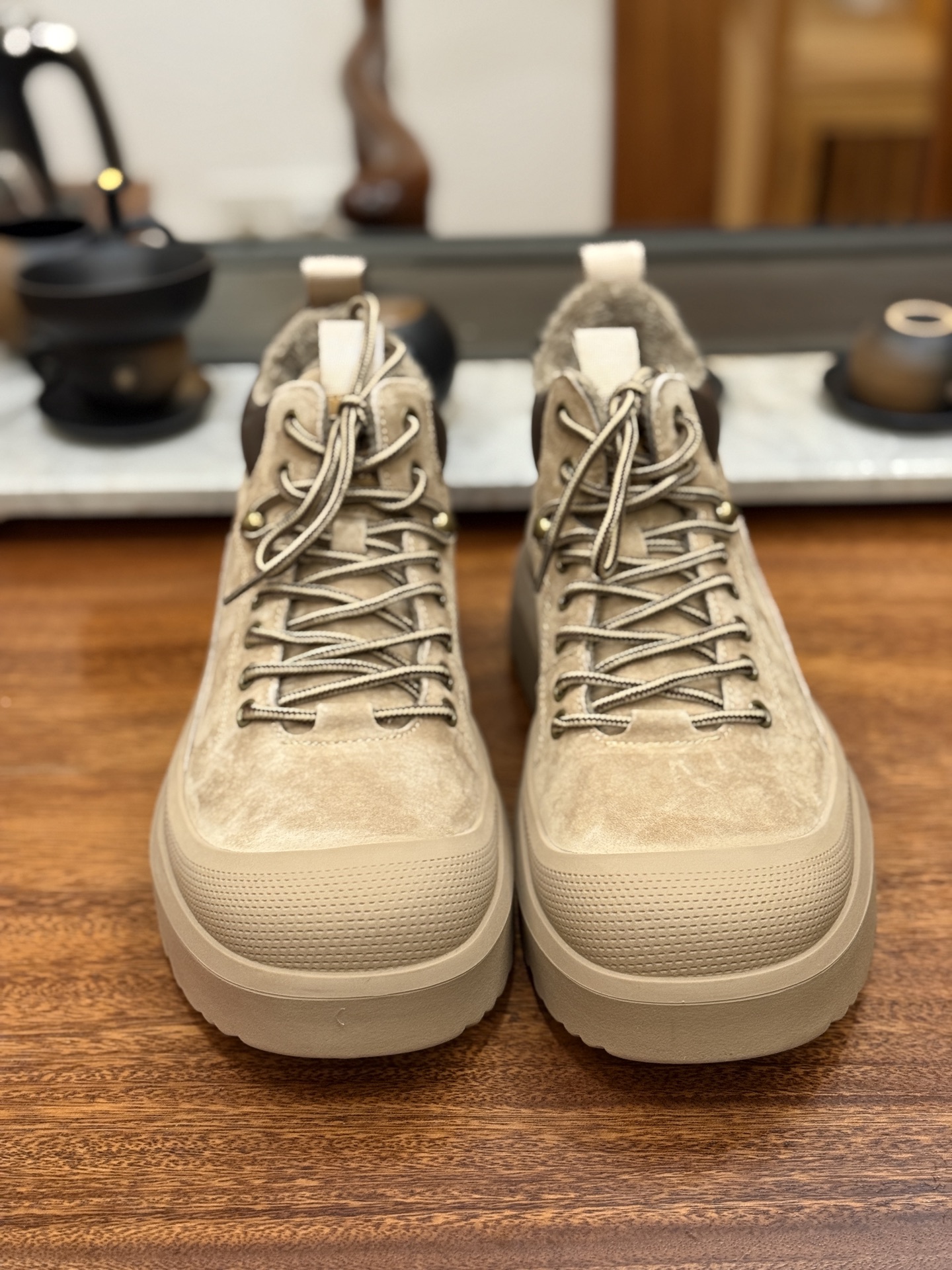 新货🚀#UGG秋冬新品(毛绒一体内里🔥保暖锁热)秋冬必备 户外中帮男士休闲鞋雪地靴马丁靴系列 广东大厂品质 秋冬新款 时尚潮流搭配 面料釆用意大利进口磨砂牛皮 全鞋真牛皮材料 大底到五金都是代工厂原材料制作 好货不杀猪 首单质量严格把控 全套官网统一包装 今年冬季防寒户外专用产品 日常随意搭配 型男必备‼美国轻奢品牌【UGG】Tasman Weather Hybrid 塔斯曼混合系列轻量休闲鞋尺码:39-44