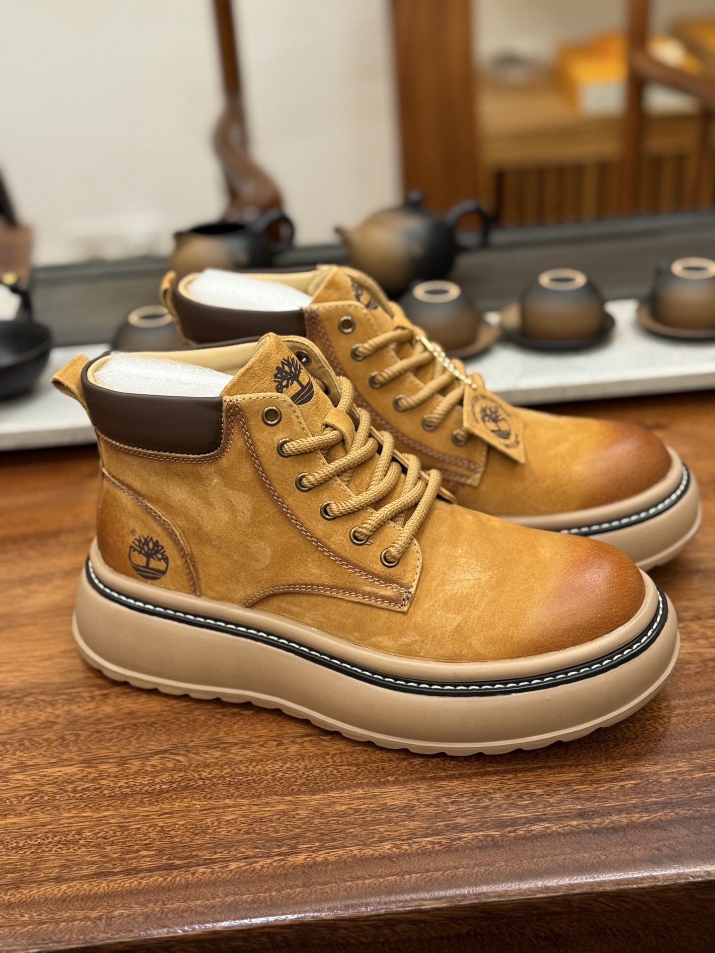 新货🚀#Timberland添柏岚/天伯伦 秋冬新品(毛绒内里🔥保暖锁热)秋冬必备户外休闲大黄靴系列
#广东大厂品质 原盒原包装 时尚潮流搭配 面料采用意大利🇮🇹顶级磨砂细纹牛皮 搭配防臭防腐真皮乳胶鞋垫 大底到五金都是代工厂原材料制作 同原版固特异永不开胶工艺 好货不杀猪 首单质量严格把控 全网独家首发 品质毋庸置疑 全套官网统一包装 给您完美的穿着体验 质量考究耐穿 型男必备 专治不帅 高品质脚感一流 今年冬季防寒户外专用 日常随意搭配
尺码:38 39 40 41 42 43 44(皮鞋码)