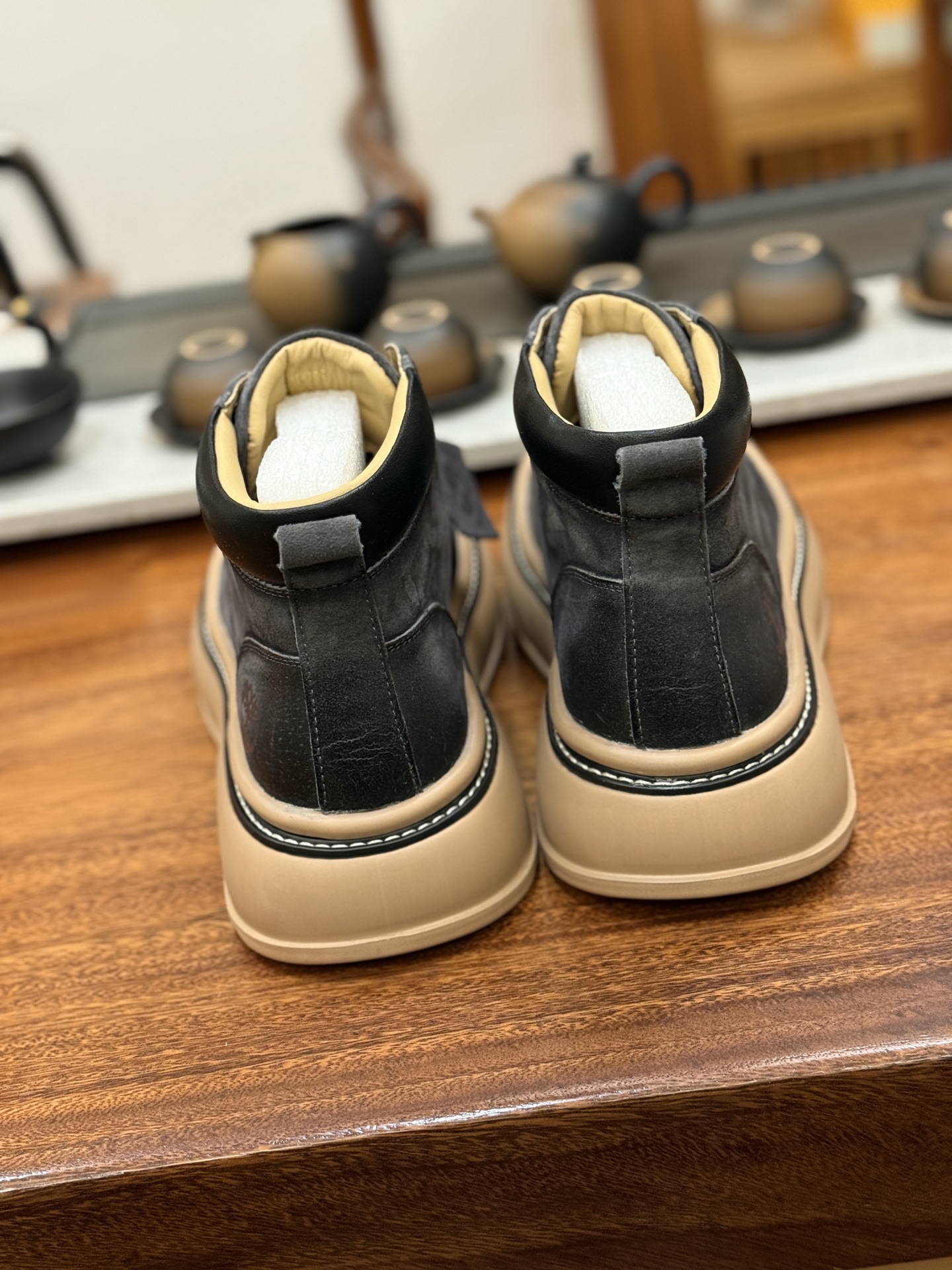 新货🚀#Timberland添柏岚/天伯伦 秋冬新品(毛绒内里🔥保暖锁热)秋冬必备户外休闲大黄靴系列
#广东大厂品质 原盒原包装 时尚潮流搭配 面料采用意大利🇮🇹顶级磨砂细纹牛皮 搭配防臭防腐真皮乳胶鞋垫 大底到五金都是代工厂原材料制作 同原版固特异永不开胶工艺 好货不杀猪 首单质量严格把控 全网独家首发 品质毋庸置疑 全套官网统一包装 给您完美的穿着体验 质量考究耐穿 型男必备 专治不帅 高品质脚感一流 今年冬季防寒户外专用 日常随意搭配
尺码:38 39 40 41 42 43 44(皮鞋码)