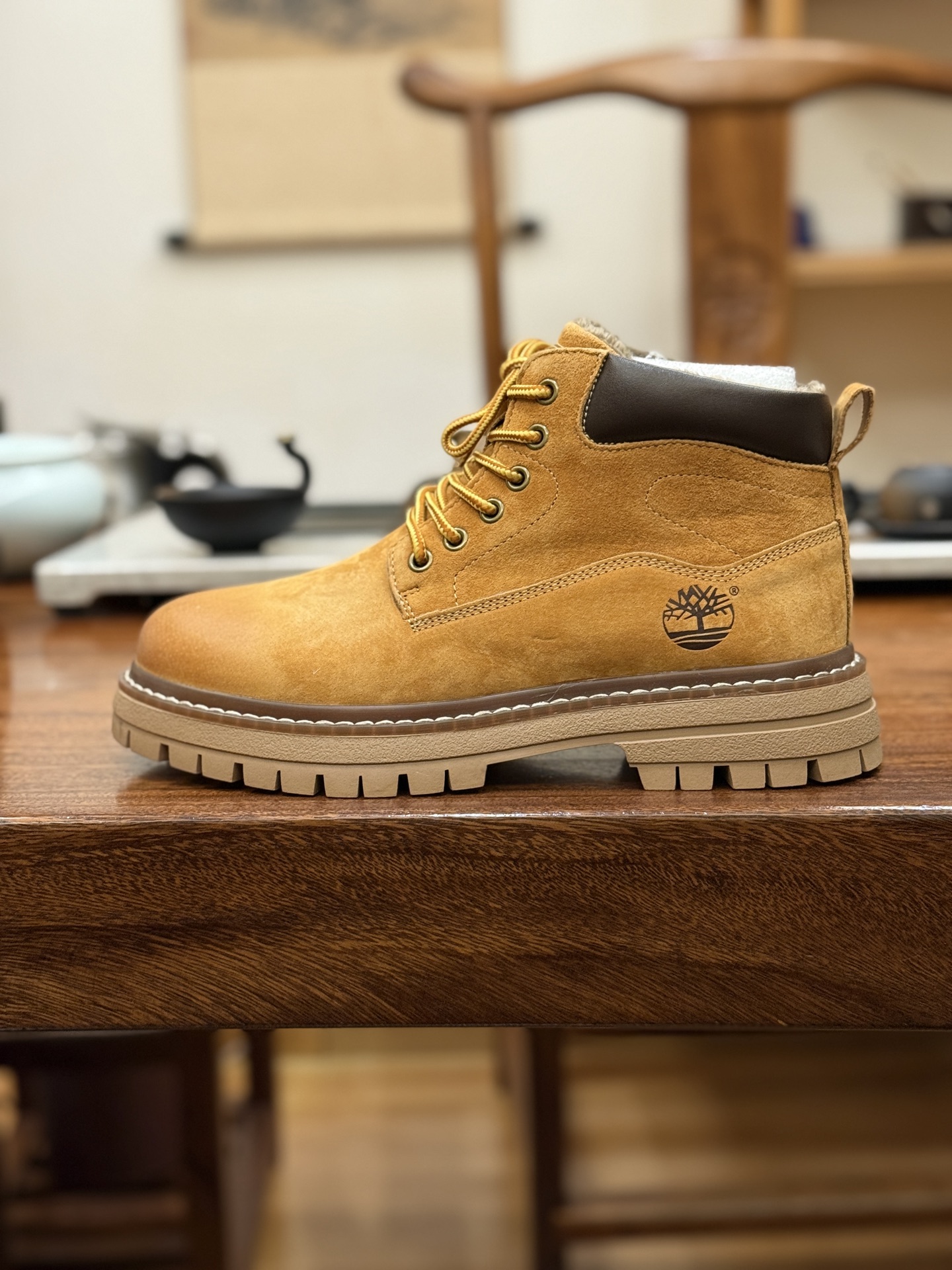 新货🚀#Timberland添柏岚/天伯伦 秋冬新品(毛绒内里🔥保暖锁热)秋冬必备户外休闲大黄靴系列
#广东大厂品质 原盒原包装 时尚潮流搭配 面料采用意大利🇮🇹顶级磨砂细纹牛皮 搭配防臭防腐真皮乳胶鞋垫 大底到五金都是代工厂原材料制作 同原版固特异永不开胶工艺 好货不杀猪 首单质量严格把控 全网独家首发 品质毋庸置疑 全套官网统一包装 给您完美的穿着体验 质量考究耐穿 型男必备 专治不帅 高品质脚感一流 今年冬季防寒户外专用 日常随意搭配
尺码:39 40 41 42 43 44(皮鞋码)