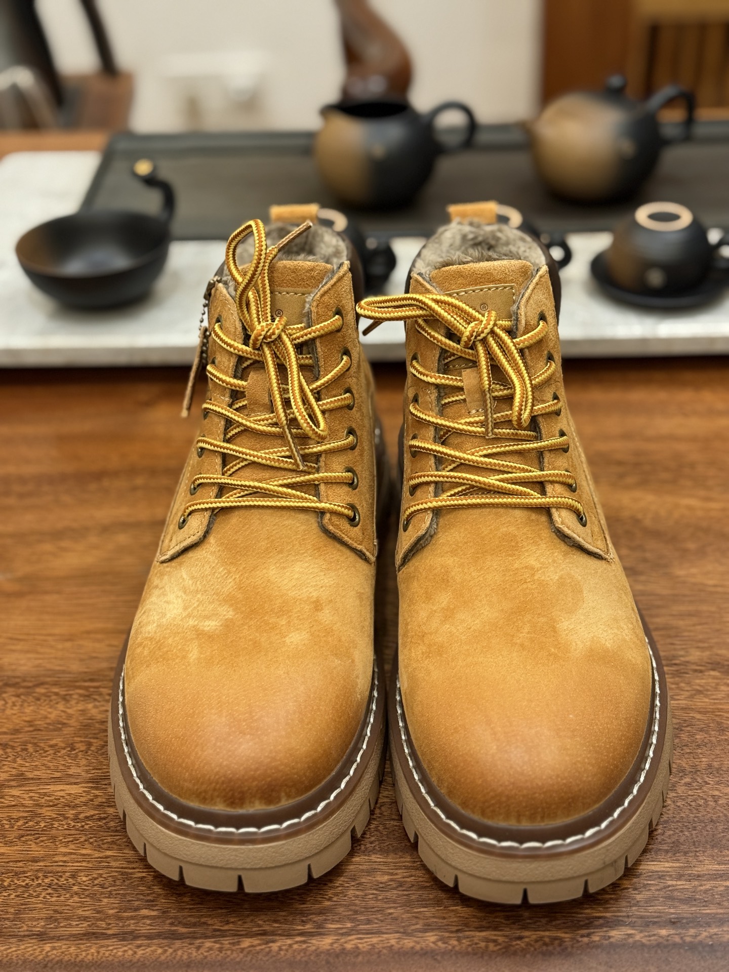 新货🚀#Timberland添柏岚/天伯伦 秋冬新品(毛绒内里🔥保暖锁热)秋冬必备户外休闲大黄靴系列
#广东大厂品质 原盒原包装 时尚潮流搭配 面料采用意大利🇮🇹顶级磨砂细纹牛皮 搭配防臭防腐真皮乳胶鞋垫 大底到五金都是代工厂原材料制作 同原版固特异永不开胶工艺 好货不杀猪 首单质量严格把控 全网独家首发 品质毋庸置疑 全套官网统一包装 给您完美的穿着体验 质量考究耐穿 型男必备 专治不帅 高品质脚感一流 今年冬季防寒户外专用 日常随意搭配
尺码:39 40 41 42 43 44(皮鞋码)