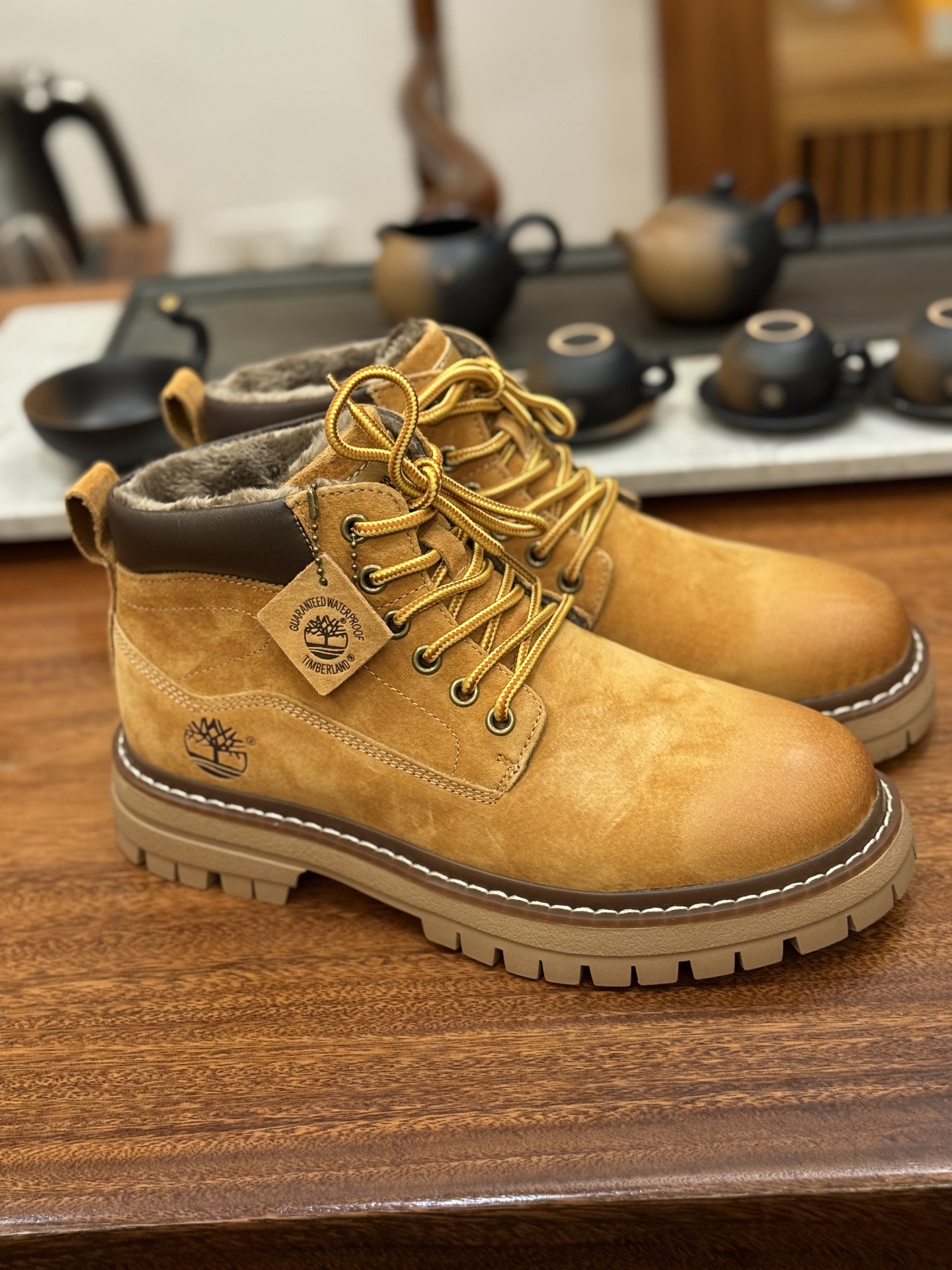 新货🚀#Timberland添柏岚/天伯伦 秋冬新品(毛绒内里🔥保暖锁热)秋冬必备户外休闲大黄靴系列
#广东大厂品质 原盒原包装 时尚潮流搭配 面料采用意大利🇮🇹顶级磨砂细纹牛皮 搭配防臭防腐真皮乳胶鞋垫 大底到五金都是代工厂原材料制作 同原版固特异永不开胶工艺 好货不杀猪 首单质量严格把控 全网独家首发 品质毋庸置疑 全套官网统一包装 给您完美的穿着体验 质量考究耐穿 型男必备 专治不帅 高品质脚感一流 今年冬季防寒户外专用 日常随意搭配
尺码:39 40 41 42 43 44(皮鞋码)