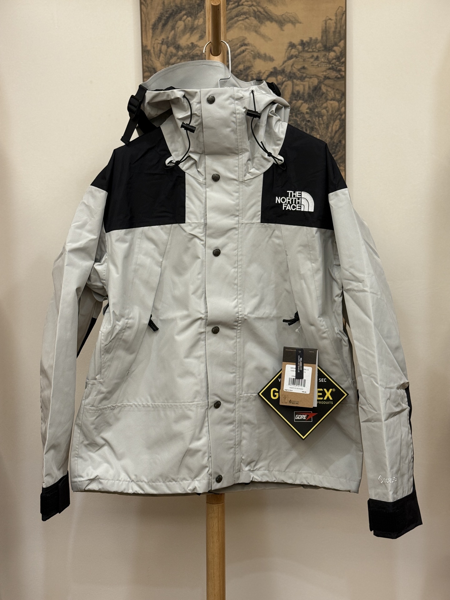 顶级版 公司级 平台货 顶级压胶版本 The North Facel 北面 经典 90冲锋衣 灰白色 男女同款 尺码 XS S M L XL XXL