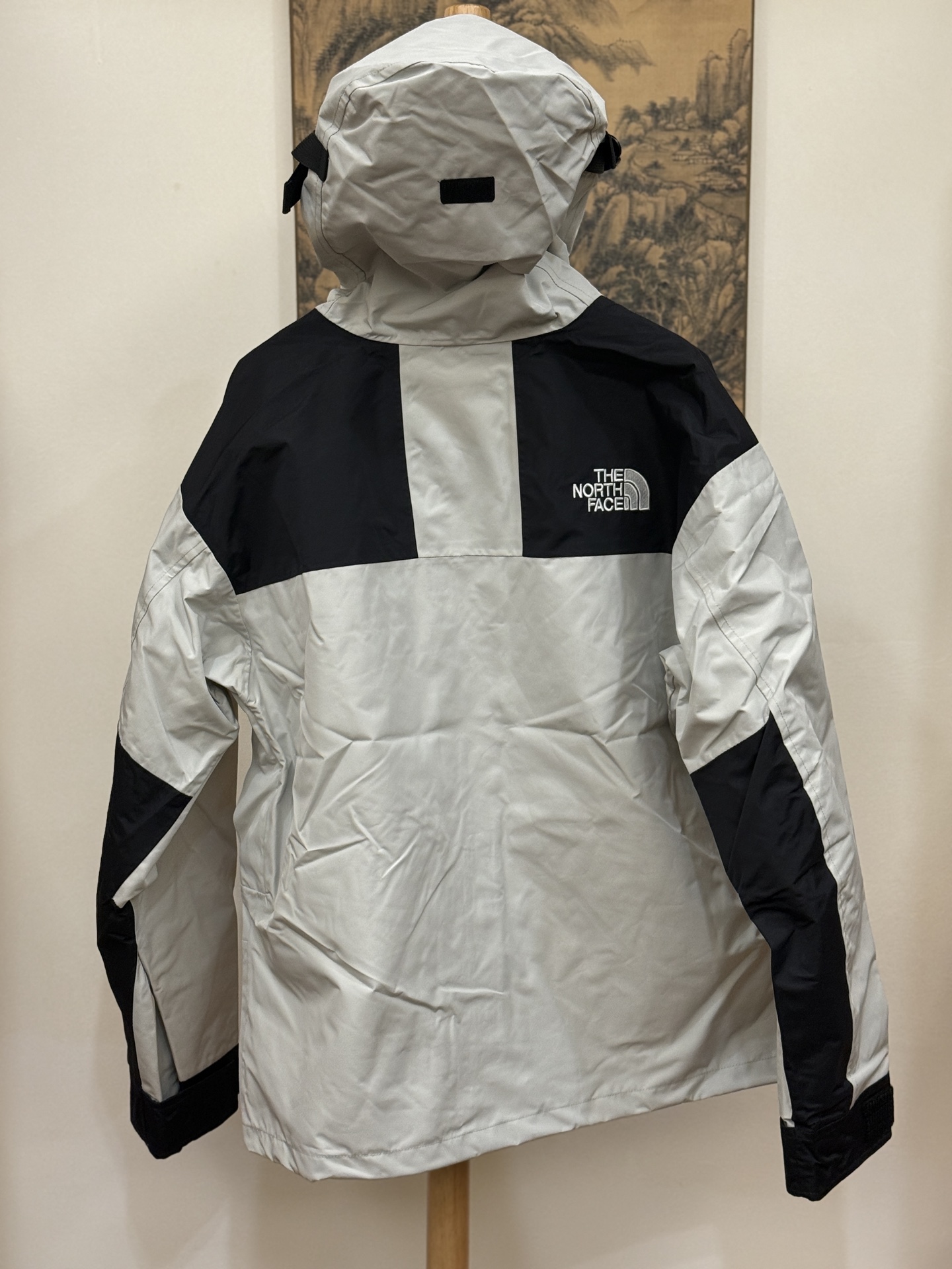 顶级版 公司级 平台货 顶级压胶版本 The North Facel 北面 经典 90冲锋衣 灰白色 男女同款 尺码 XS S M L XL XXL