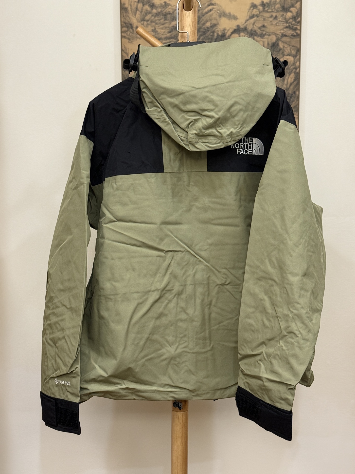 顶级版 公司级 平台货 顶级压胶版本 The North Facel 北面 经典 90冲锋衣 抹茶色 男女同款 尺码 XS S M L XL XXL