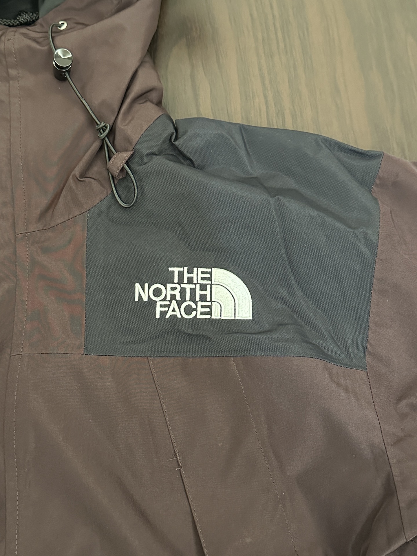 顶级版 公司级 平台货 顶级压胶版本 The North Facel 北面 经典 90冲锋衣 酒红色 男女同款 尺码 XS S M L XL XXL