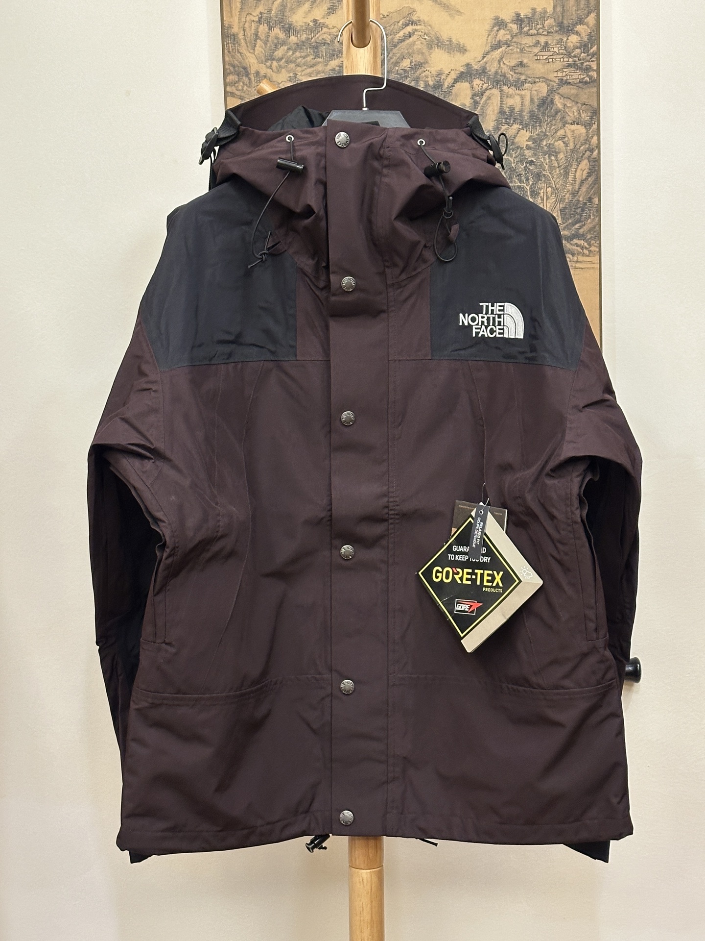 顶级版 公司级 平台货 顶级压胶版本 The North Facel 北面 经典 90冲锋衣 酒红色 男女同款 尺码 XS S M L XL XXL