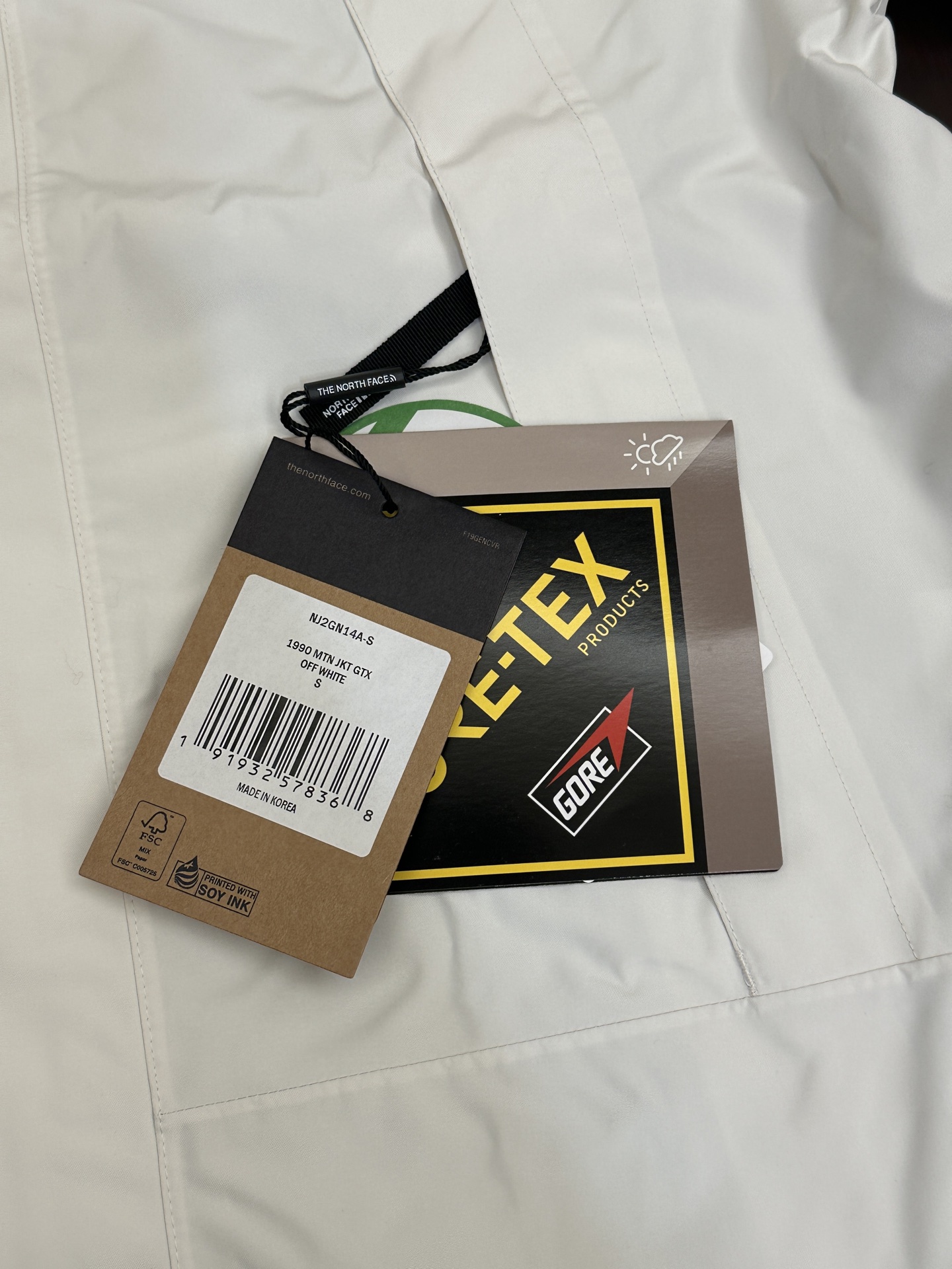 顶级版 公司级 平台货 顶级压胶版本 The North Facel 北面 经典 90冲锋衣 白色 男女同款 尺码 XS S M L XL XXL