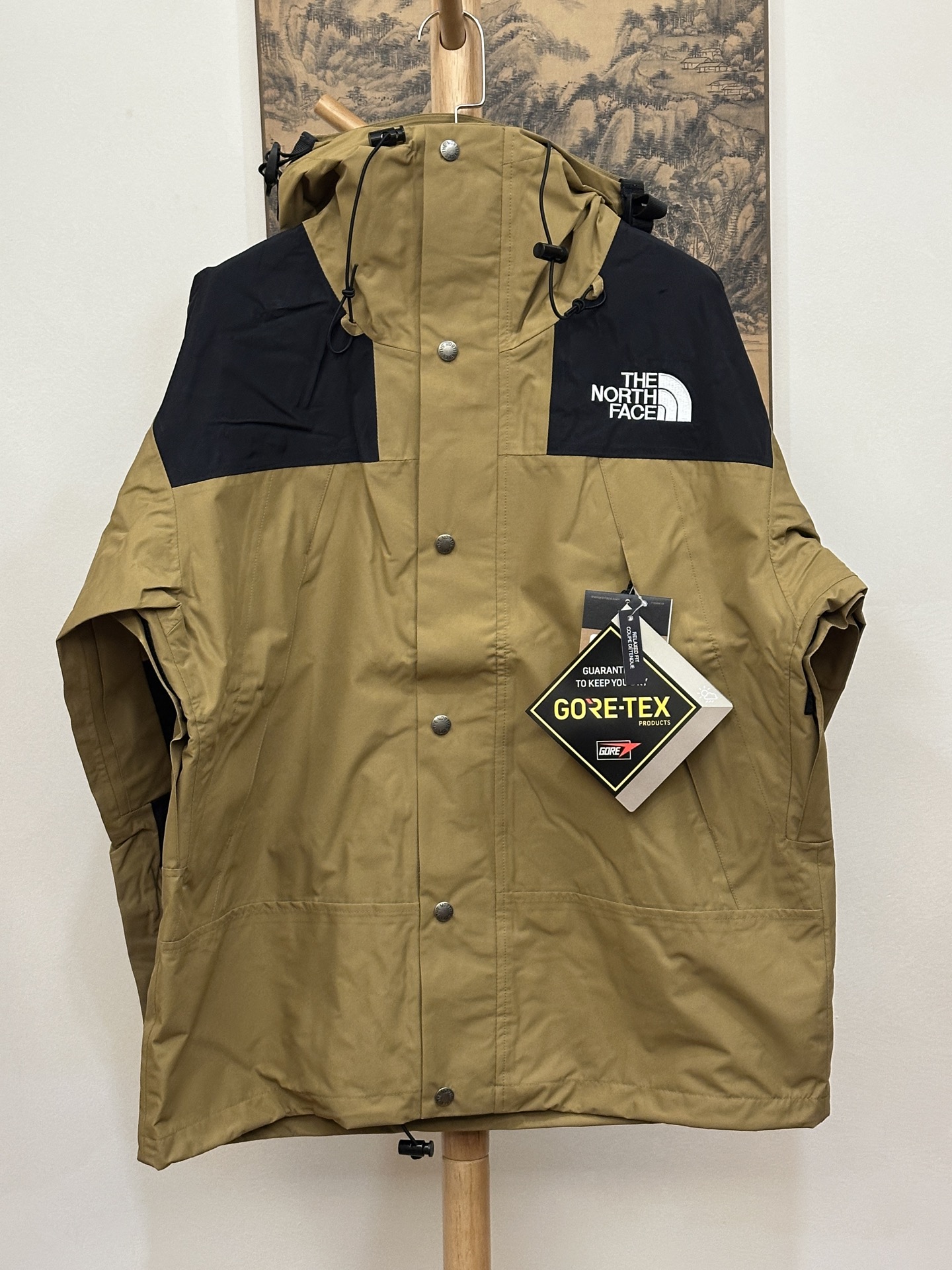 顶级版 公司级 平台货 顶级压胶版本 The North Facel 北面 经典 90冲锋衣 土黄色 男女同款 尺码 XS S M L XL XXL