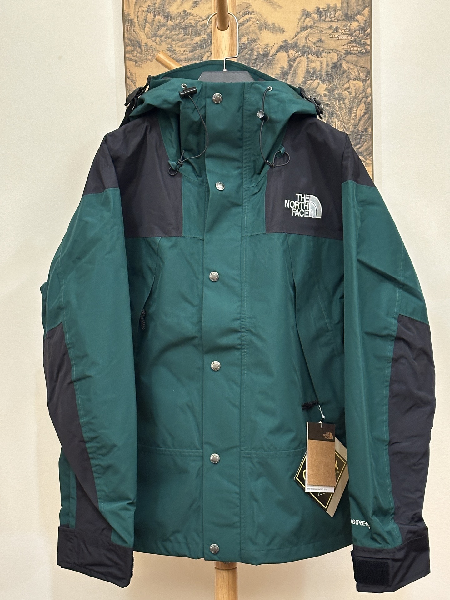 顶级版 公司级 平台货 顶级压胶版本 The North Facel 北面 经典 90冲锋衣 墨绿色 男女同款 尺码 XS S M L XL XXL