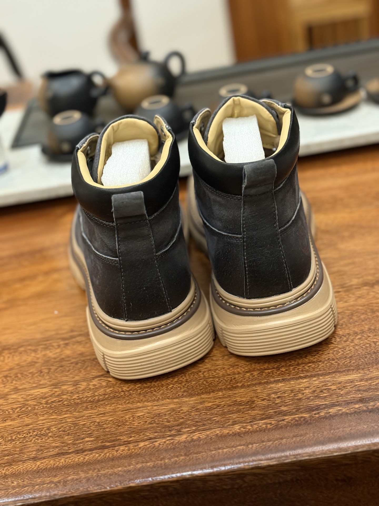 新货🚀#Timberland添柏岚/天伯伦 秋冬新品(毛绒内里🔥保暖锁热)秋冬必备户外休闲大黄靴系列
#广东大厂品质 原盒原包装 时尚潮流搭配 面料采用意大利🇮🇹顶级磨砂细纹牛皮 搭配防臭防腐真皮乳胶鞋垫 大底到五金都是代工厂原材料制作 同原版固特异永不开胶工艺 好货不杀猪 首单质量严格把控 全网独家首发 品质毋庸置疑 全套官网统一包装 给您完美的穿着体验 质量考究耐穿 型男必备 专治不帅 高品质脚感一流 今年冬季防寒户外专用 日常随意搭配
尺码:38 39 40 41 42 43 44(皮鞋码)