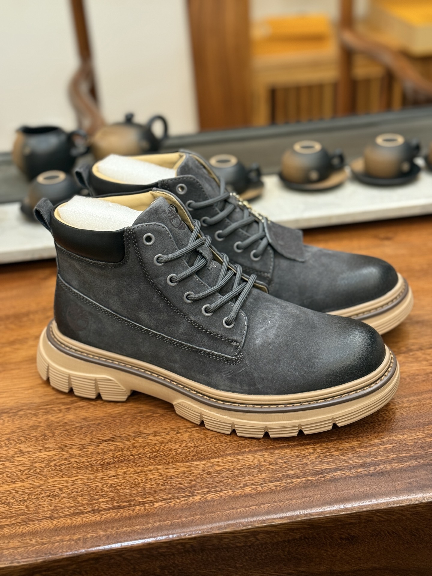 新货🚀#Timberland添柏岚/天伯伦 秋冬新品(毛绒内里🔥保暖锁热)秋冬必备户外休闲大黄靴系列
#广东大厂品质 原盒原包装 时尚潮流搭配 面料采用意大利🇮🇹顶级磨砂细纹牛皮 搭配防臭防腐真皮乳胶鞋垫 大底到五金都是代工厂原材料制作 同原版固特异永不开胶工艺 好货不杀猪 首单质量严格把控 全网独家首发 品质毋庸置疑 全套官网统一包装 给您完美的穿着体验 质量考究耐穿 型男必备 专治不帅 高品质脚感一流 今年冬季防寒户外专用 日常随意搭配
尺码:38 39 40 41 42 43 44(皮鞋码)