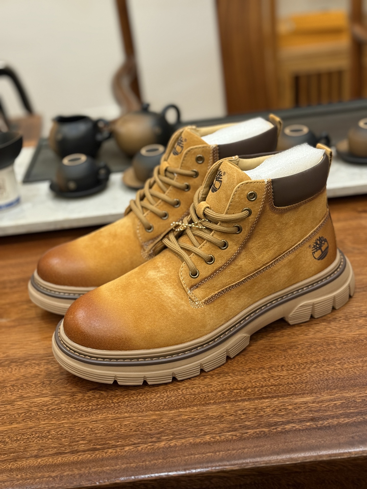 新货🚀#Timberland添柏岚/天伯伦 秋冬新品(毛绒内里🔥保暖锁热)秋冬必备户外休闲大黄靴系列
#广东大厂品质 原盒原包装 时尚潮流搭配 面料采用意大利🇮🇹顶级磨砂细纹牛皮 搭配防臭防腐真皮乳胶鞋垫 大底到五金都是代工厂原材料制作 同原版固特异永不开胶工艺 好货不杀猪 首单质量严格把控 全网独家首发 品质毋庸置疑 全套官网统一包装 给您完美的穿着体验 质量考究耐穿 型男必备 专治不帅 高品质脚感一流 今年冬季防寒户外专用 日常随意搭配
尺码:38 39 40 41 42 43 44(皮鞋码)