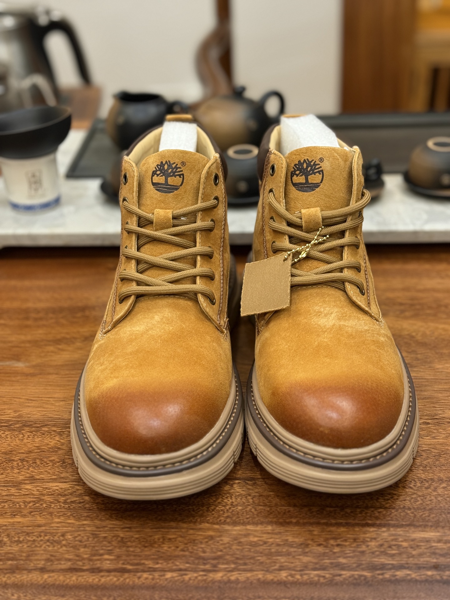 新货🚀#Timberland添柏岚/天伯伦 秋冬新品(毛绒内里🔥保暖锁热)秋冬必备户外休闲大黄靴系列
#广东大厂品质 原盒原包装 时尚潮流搭配 面料采用意大利🇮🇹顶级磨砂细纹牛皮 搭配防臭防腐真皮乳胶鞋垫 大底到五金都是代工厂原材料制作 同原版固特异永不开胶工艺 好货不杀猪 首单质量严格把控 全网独家首发 品质毋庸置疑 全套官网统一包装 给您完美的穿着体验 质量考究耐穿 型男必备 专治不帅 高品质脚感一流 今年冬季防寒户外专用 日常随意搭配
尺码:38 39 40 41 42 43 44(皮鞋码)