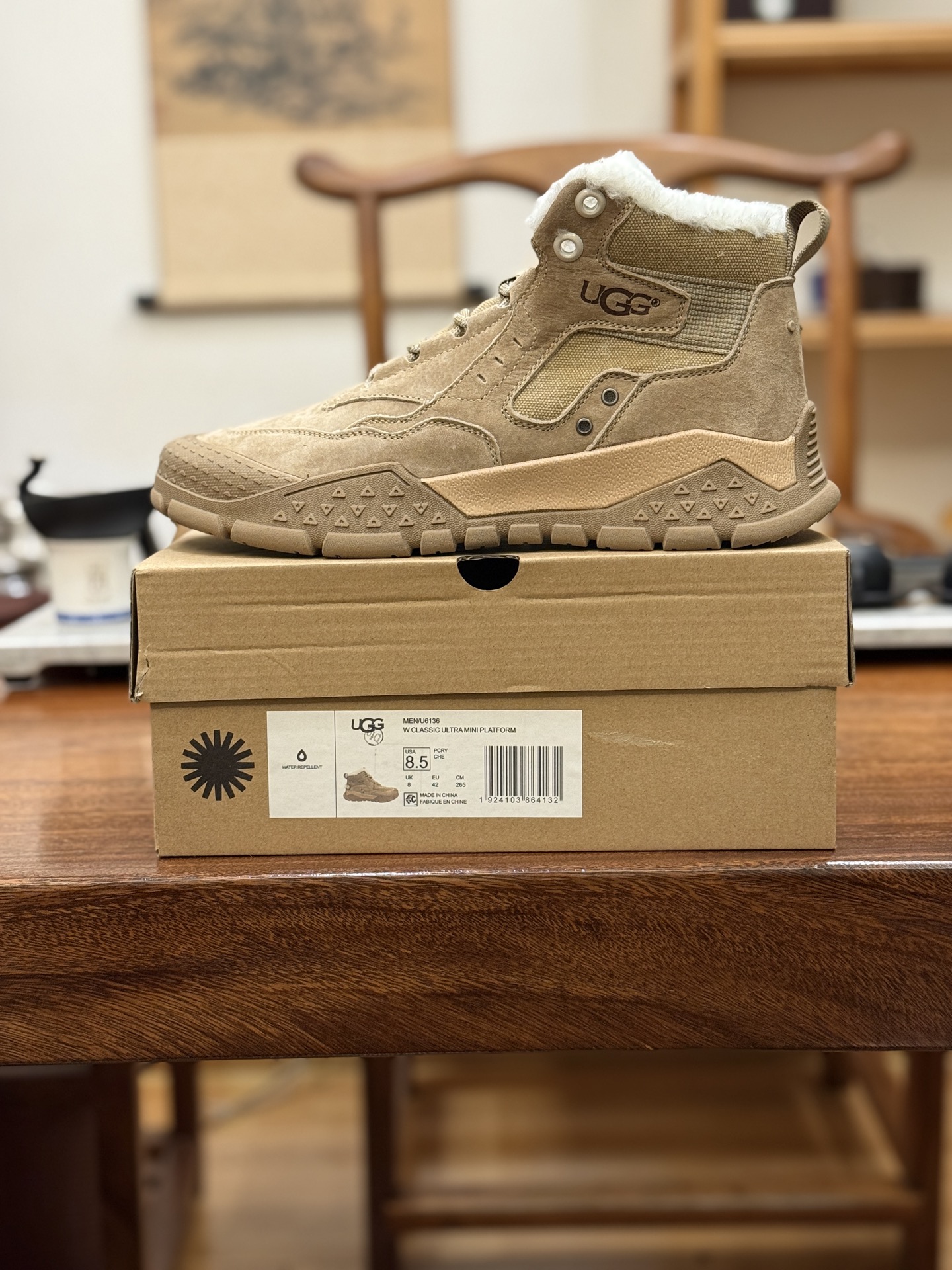 新货🚀UGG秋冬新品 秋冬必备(内里加绒保暖🔥)时尚休闲马丁靴雪地靴系列
#代购专供品质 面料采用进口头层牛皮材质 鞋内里采用🔥毛茸一体内里保暖锁热。外置防滑橡胶大底 系带设计 穿脱十分方便 采用TPU模压定型真皮鞋面材质#科技外底防滑,耐磨性和良好的弹性!美国轻奢品牌【UGG】 Tasman Weather Hybrid 塔斯曼混合系列户外中帮休闲马丁靴雪地靴
尺码:39-44