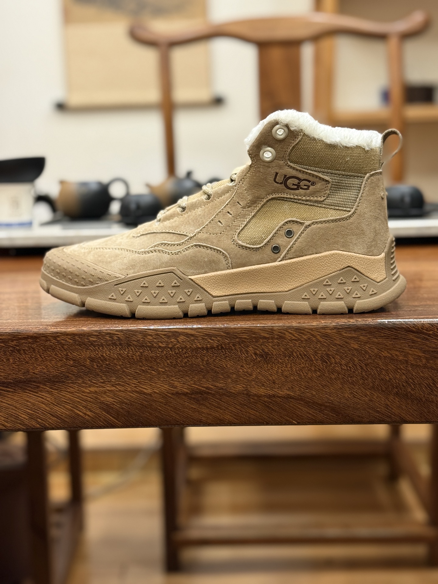 新货🚀UGG秋冬新品 秋冬必备(内里加绒保暖🔥)时尚休闲马丁靴雪地靴系列
#代购专供品质 面料采用进口头层牛皮材质 鞋内里采用🔥毛茸一体内里保暖锁热。外置防滑橡胶大底 系带设计 穿脱十分方便 采用TPU模压定型真皮鞋面材质#科技外底防滑,耐磨性和良好的弹性!美国轻奢品牌【UGG】 Tasman Weather Hybrid 塔斯曼混合系列户外中帮休闲马丁靴雪地靴
尺码:39-44