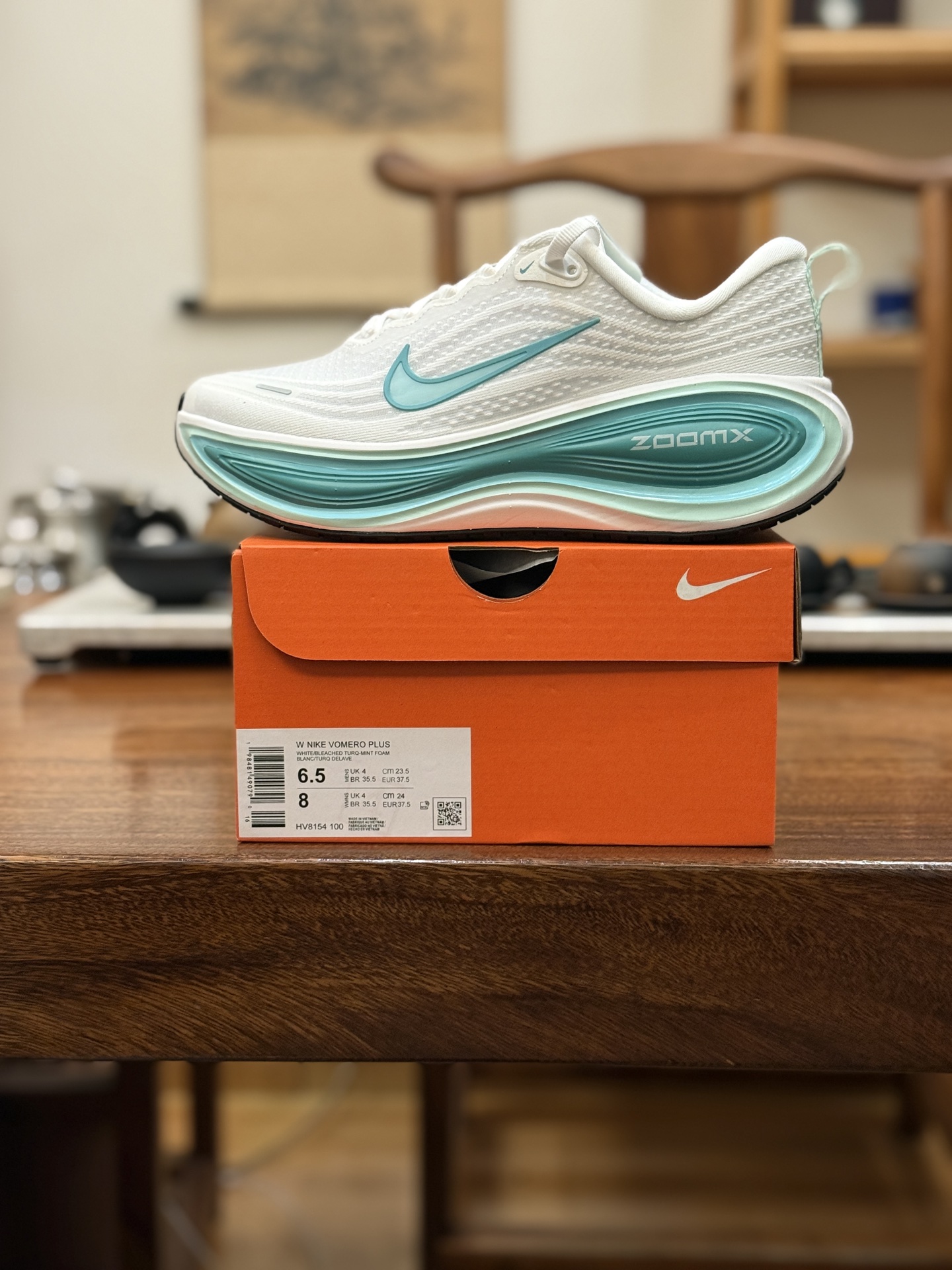 顶级原版 公司级 NIKE VOMERO PLUS V18PLUS 登月 白绿  HV8154-100 女鞋 36 36.5 37.5 38 38.5 39 40