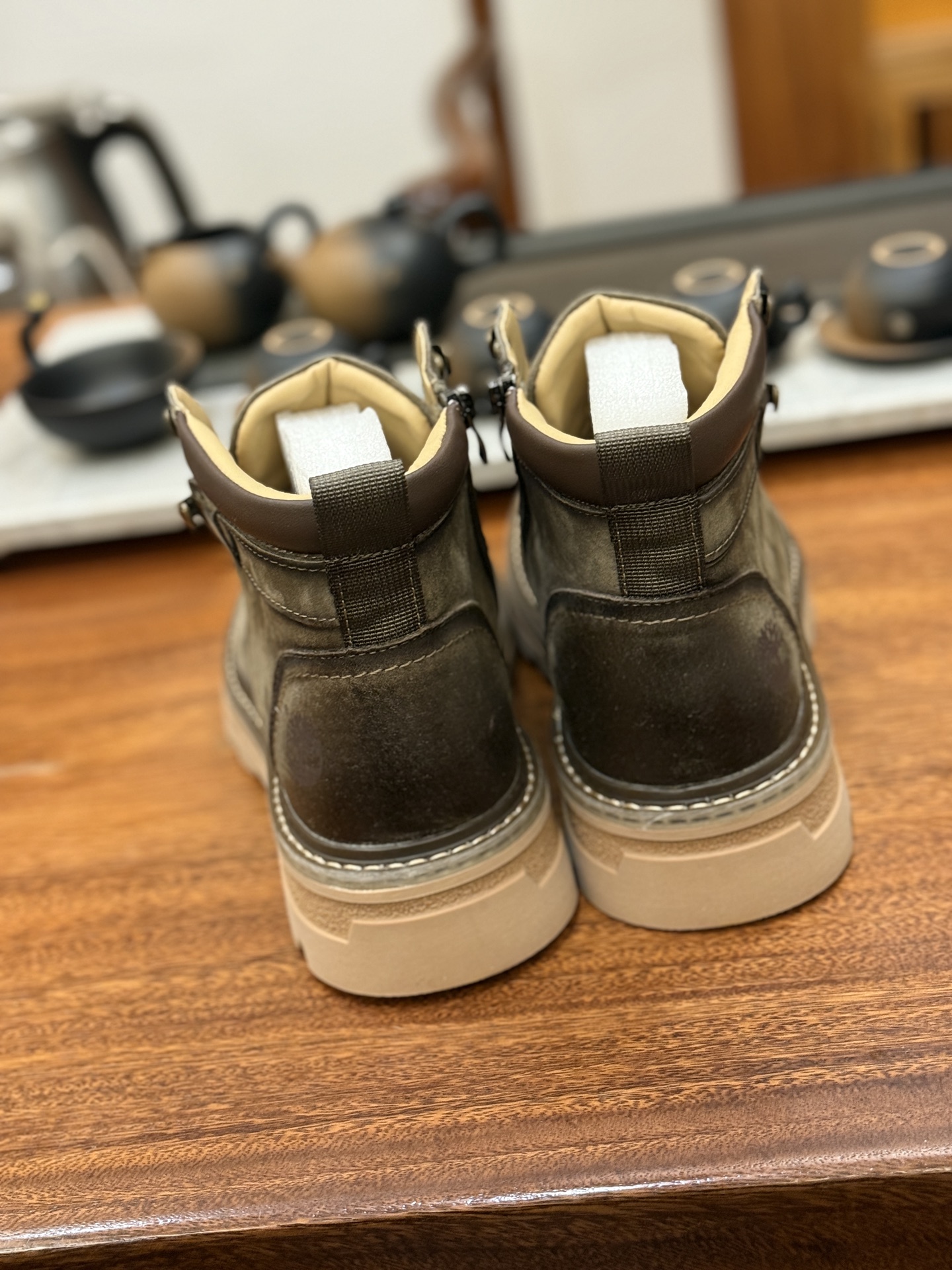 新货🚀#Timberland添柏岚/天伯伦 秋冬新品(毛绒内里🔥保暖锁热)秋冬必备户外休闲大黄靴系列
#广东大厂品质 原盒原包装 时尚潮流搭配 面料采用意大利🇮🇹顶级磨砂细纹牛皮 搭配防臭防腐真皮乳胶鞋垫 大底到五金都是代工厂原材料制作 同原版固特异永不开胶工艺 好货不杀猪 首单质量严格把控 全网独家首发 品质毋庸置疑 全套官网统一包装 给您完美的穿着体验 质量考究耐穿 型男必备 专治不帅 高品质脚感一流 今年冬季防寒户外专用 日常随意搭配
尺码:38 39 40 41 42 43 44(皮鞋码)