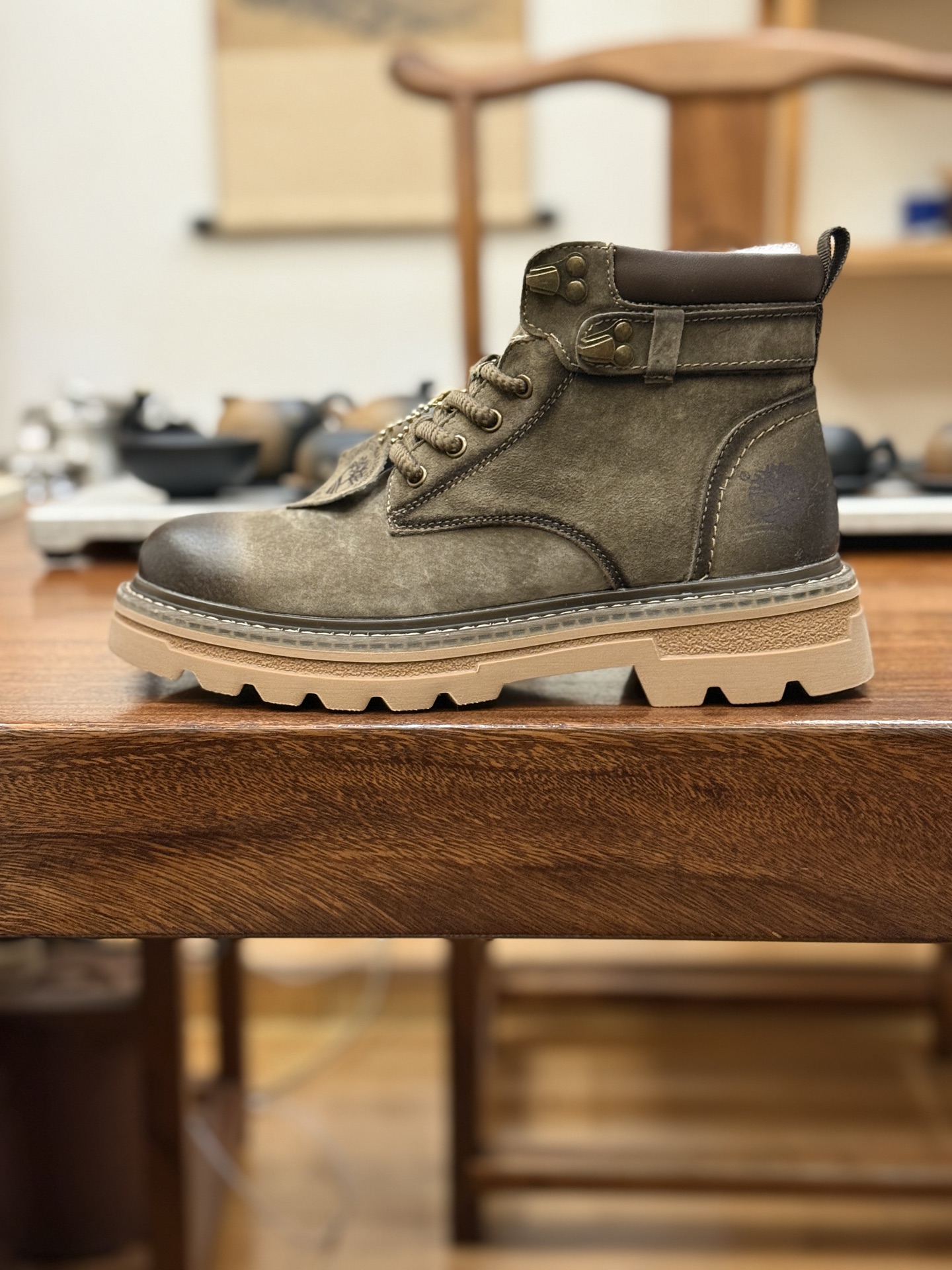 新货🚀#Timberland添柏岚/天伯伦 秋冬新品(毛绒内里🔥保暖锁热)秋冬必备户外休闲大黄靴系列
#广东大厂品质 原盒原包装 时尚潮流搭配 面料采用意大利🇮🇹顶级磨砂细纹牛皮 搭配防臭防腐真皮乳胶鞋垫 大底到五金都是代工厂原材料制作 同原版固特异永不开胶工艺 好货不杀猪 首单质量严格把控 全网独家首发 品质毋庸置疑 全套官网统一包装 给您完美的穿着体验 质量考究耐穿 型男必备 专治不帅 高品质脚感一流 今年冬季防寒户外专用 日常随意搭配
尺码:38 39 40 41 42 43 44(皮鞋码)