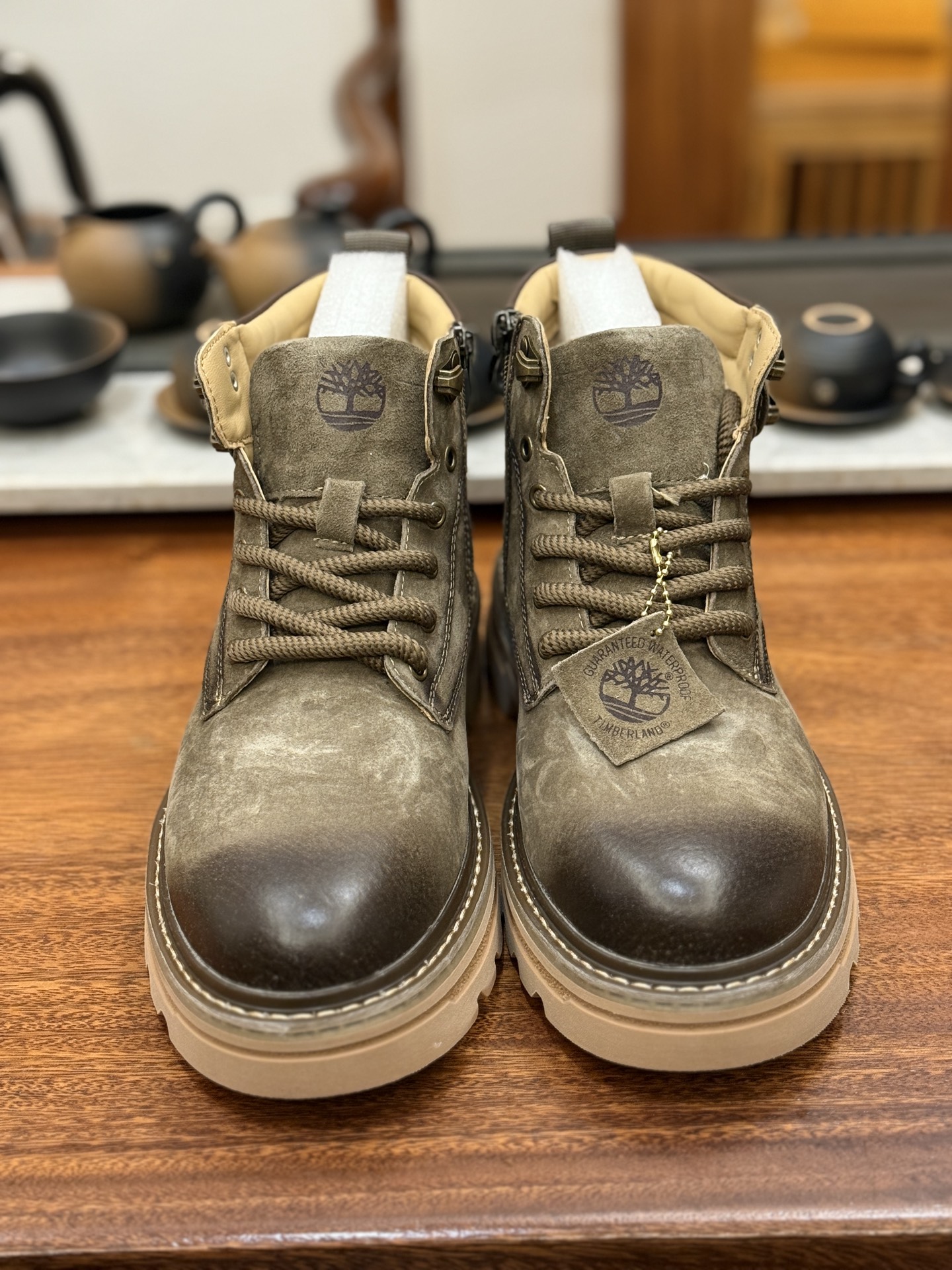 新货🚀#Timberland添柏岚/天伯伦 秋冬新品(毛绒内里🔥保暖锁热)秋冬必备户外休闲大黄靴系列
#广东大厂品质 原盒原包装 时尚潮流搭配 面料采用意大利🇮🇹顶级磨砂细纹牛皮 搭配防臭防腐真皮乳胶鞋垫 大底到五金都是代工厂原材料制作 同原版固特异永不开胶工艺 好货不杀猪 首单质量严格把控 全网独家首发 品质毋庸置疑 全套官网统一包装 给您完美的穿着体验 质量考究耐穿 型男必备 专治不帅 高品质脚感一流 今年冬季防寒户外专用 日常随意搭配
尺码:38 39 40 41 42 43 44(皮鞋码)