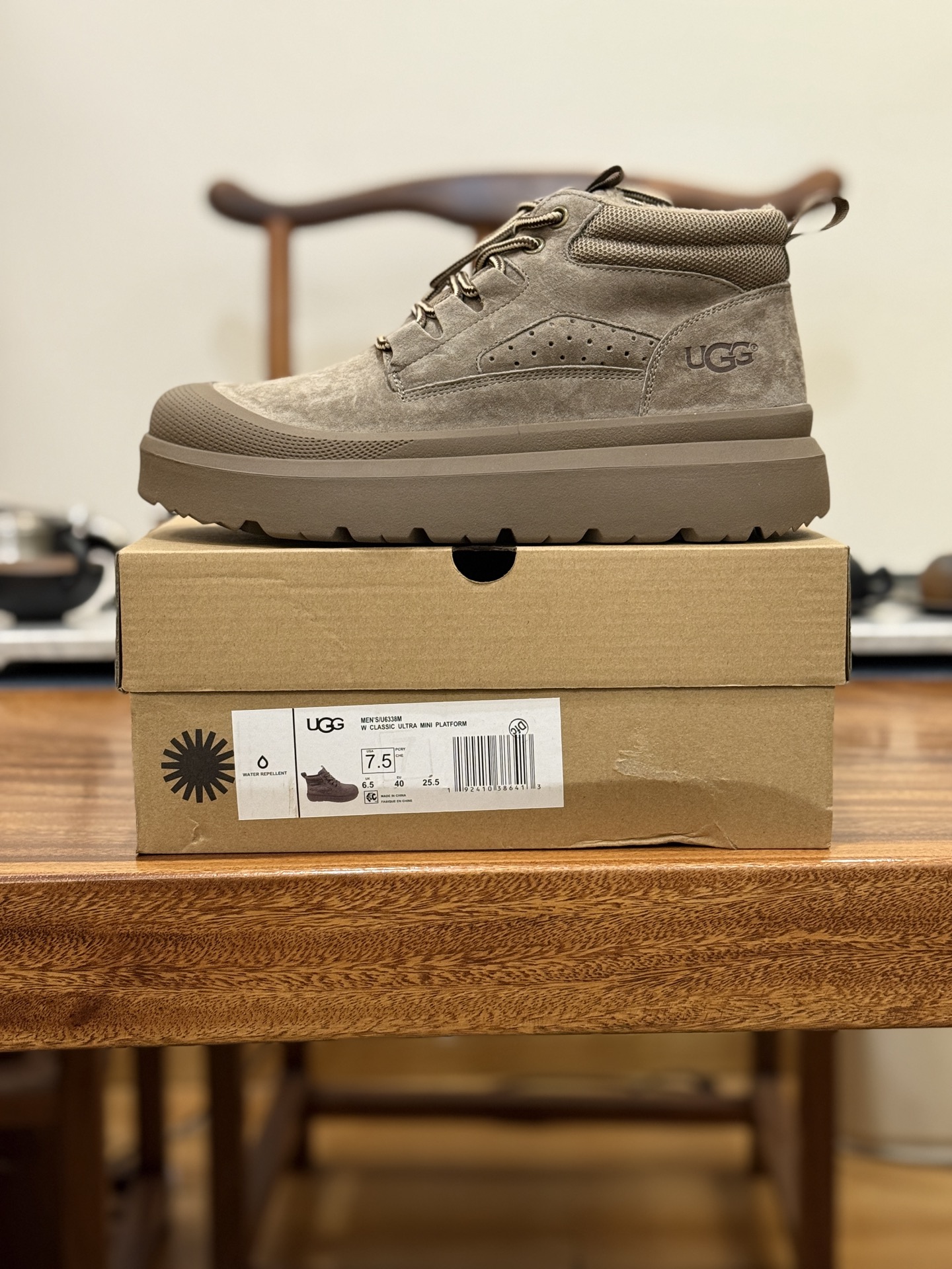 新货🚀#UGG秋冬新品(毛绒一体内里🔥保暖锁热)秋冬必备 户外中帮男士休闲鞋雪地靴马丁靴系列 广东大厂品质 秋冬新款 时尚潮流搭配 面料釆用意大利进口磨砂牛皮 全鞋真牛皮材料 大底到五金都是代工厂原材料制作 好货不杀猪 首单质量严格把控 全套官网统一包装 今年冬季防寒户外专用产品 日常随意搭配 型男必备‼美国轻奢品牌【UGG】Tasman Weather Hybrid 塔斯曼混合系列轻量休闲鞋尺码:39-44