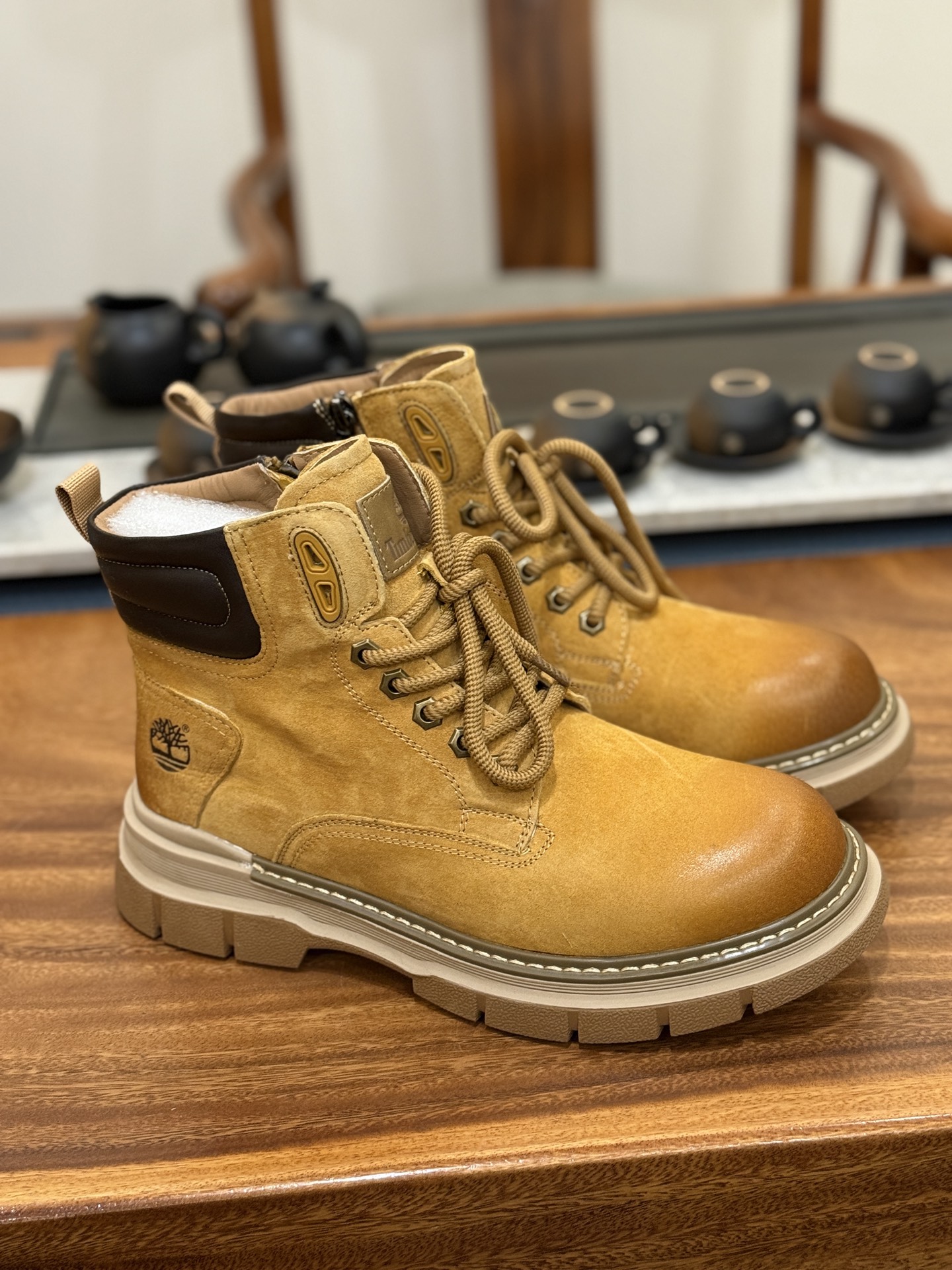 新货🚀#Timberland添柏岚/天伯伦 秋冬新品(毛绒内里🔥保暖锁热)秋冬必备户外休闲大黄靴系列
#广东大厂品质 原盒原包装 时尚潮流搭配 面料采用意大利🇮🇹顶级磨砂细纹牛皮 搭配防臭防腐真皮乳胶鞋垫 大底到五金都是代工厂原材料制作 同原版固特异永不开胶工艺 好货不杀猪 首单质量严格把控 全网独家首发 品质毋庸置疑 全套官网统一包装 给您完美的穿着体验 质量考究耐穿 型男必备 专治不帅 高品质脚感一流 今年冬季防寒户外专用 日常随意搭配
尺码:38 39 40 41 42 43 44(皮鞋码)