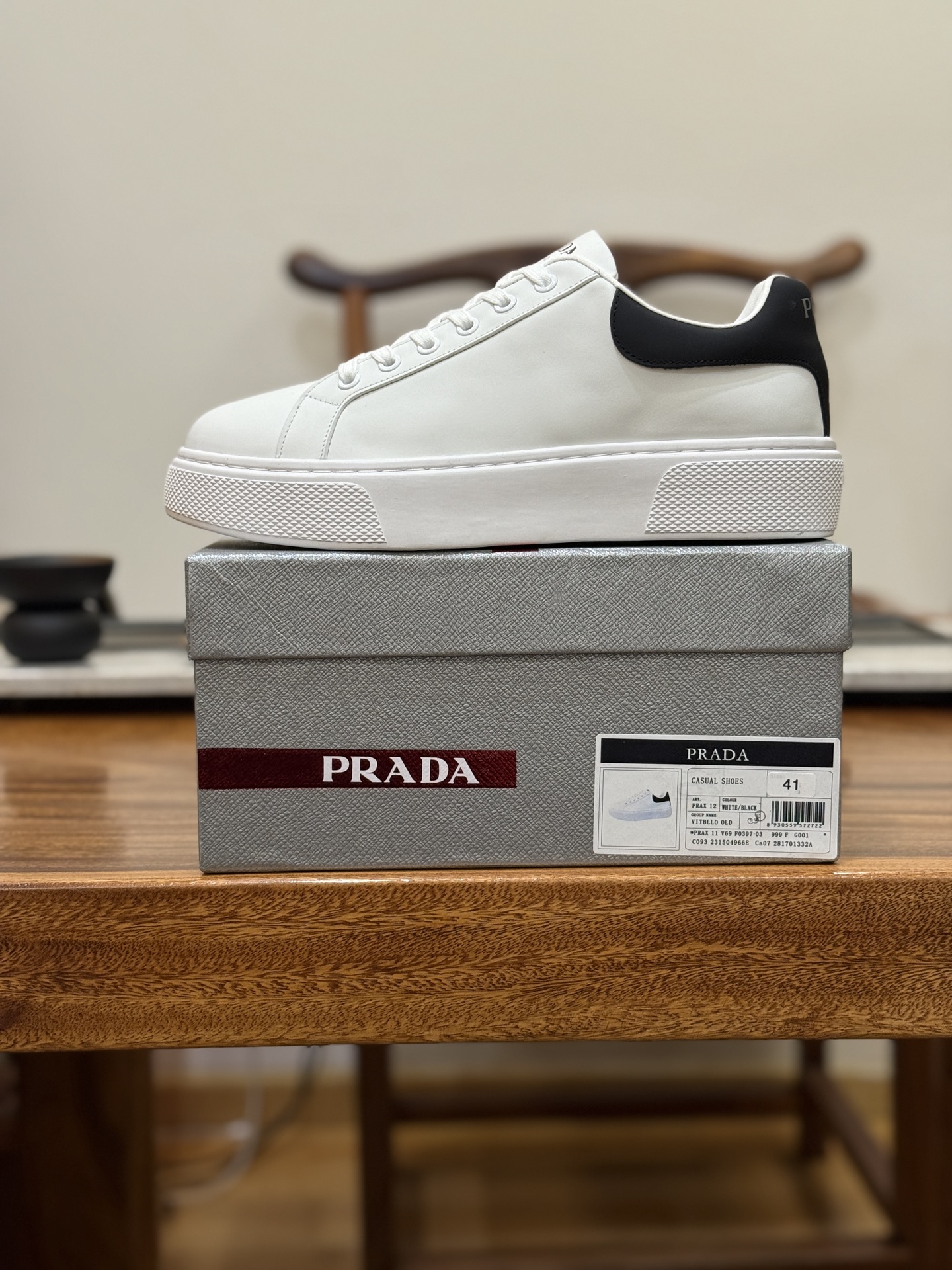 新货🚀意大利高奢品牌·PRADA普拉达运动板鞋百搭休闲小白鞋系列 #广东大厂品质 26ss春季新款 专柜同步 Prada Cloudbust Thunder运动鞋设计以雕塑感设计重新演绎PRADA独具时尚个性风格.大气个性更潮更抢眼更追求档次,它将颠覆旧念,与您共度时尚潮人必备! 面料采用原版进口小牛皮 牛皮内里垫脚 橡胶发泡大底 轻便防滑耐磨 脚感舒适 款式耐看做工精细 配以简洁利落的鞋楦 经典设计 步履间散发迷人韵味 展现独特风采. (皮鞋码)