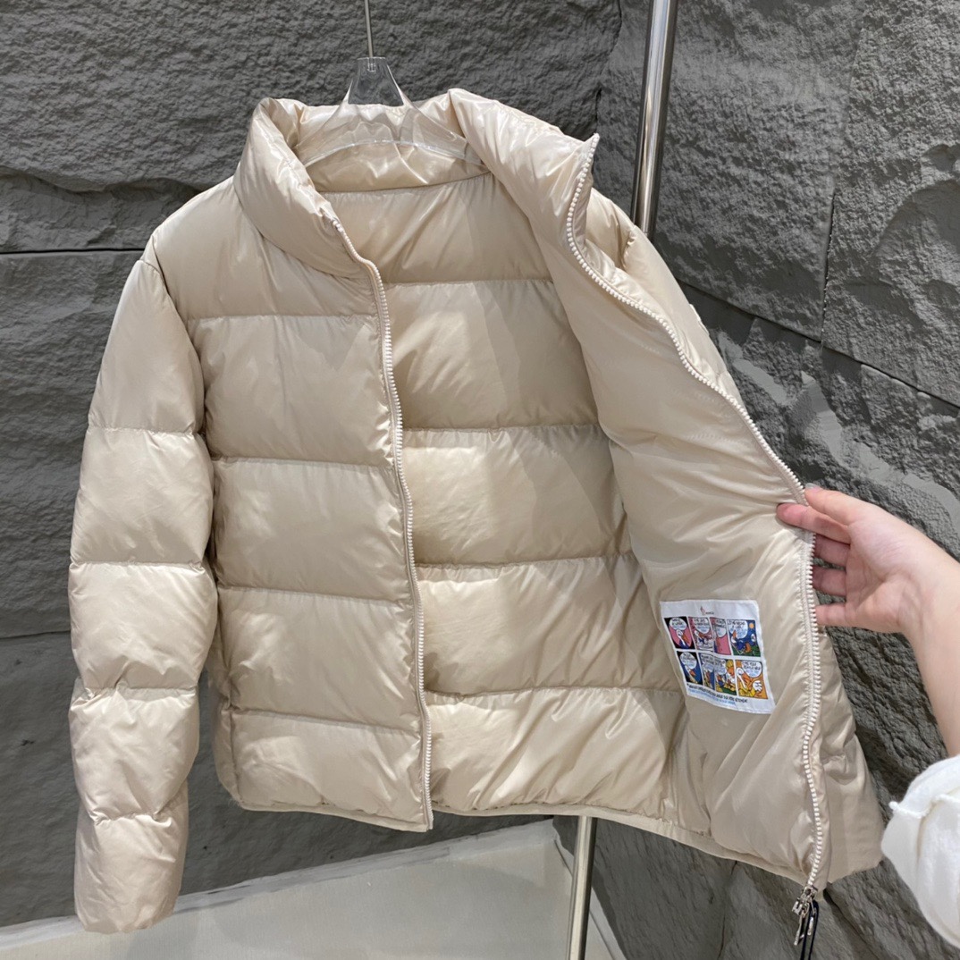 Moncler Abbadia down jacket in 6 colors. Made of glossy nylon, filled with 90% down. Features enamel pull tab, printed logo. Versatile design for work or casual wear. Sizes: 0/1/2/3.-Big cat