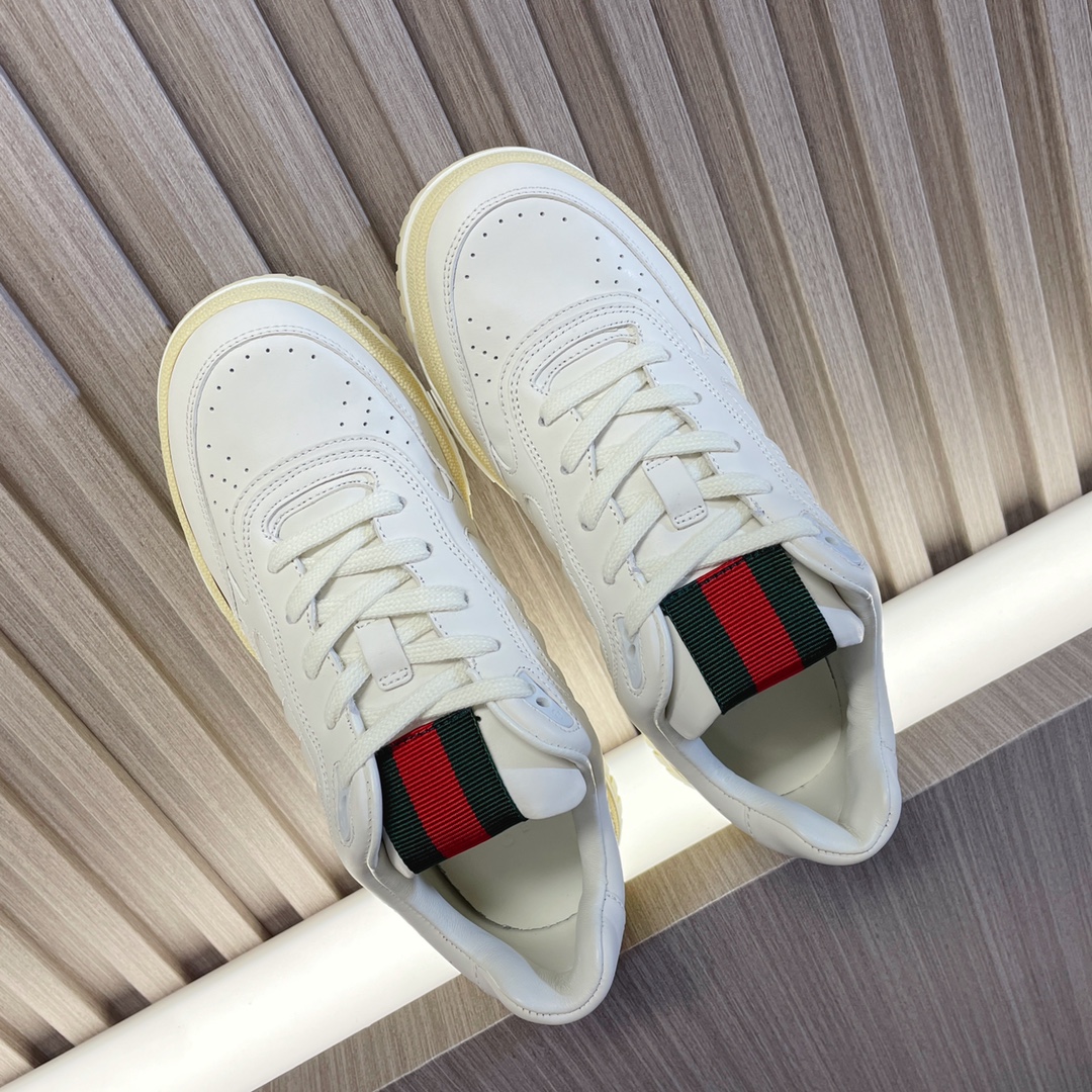 Gucci Buty do deskorolki Buty sportowe Buty codzienne Biały Hafty Mężczyźni Skóra krowia Vintage Spodnie dresowe